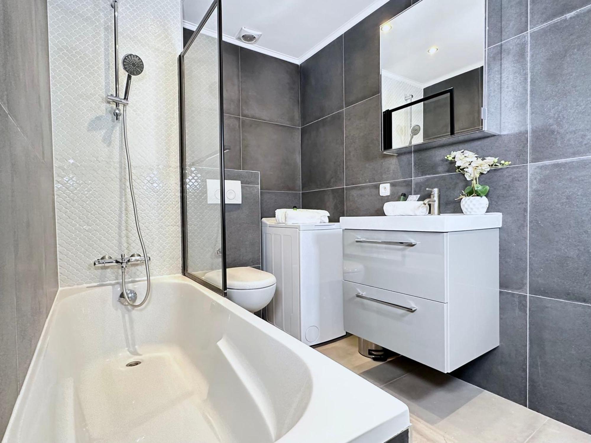 Luxury Family Getaway Near Place Vendome