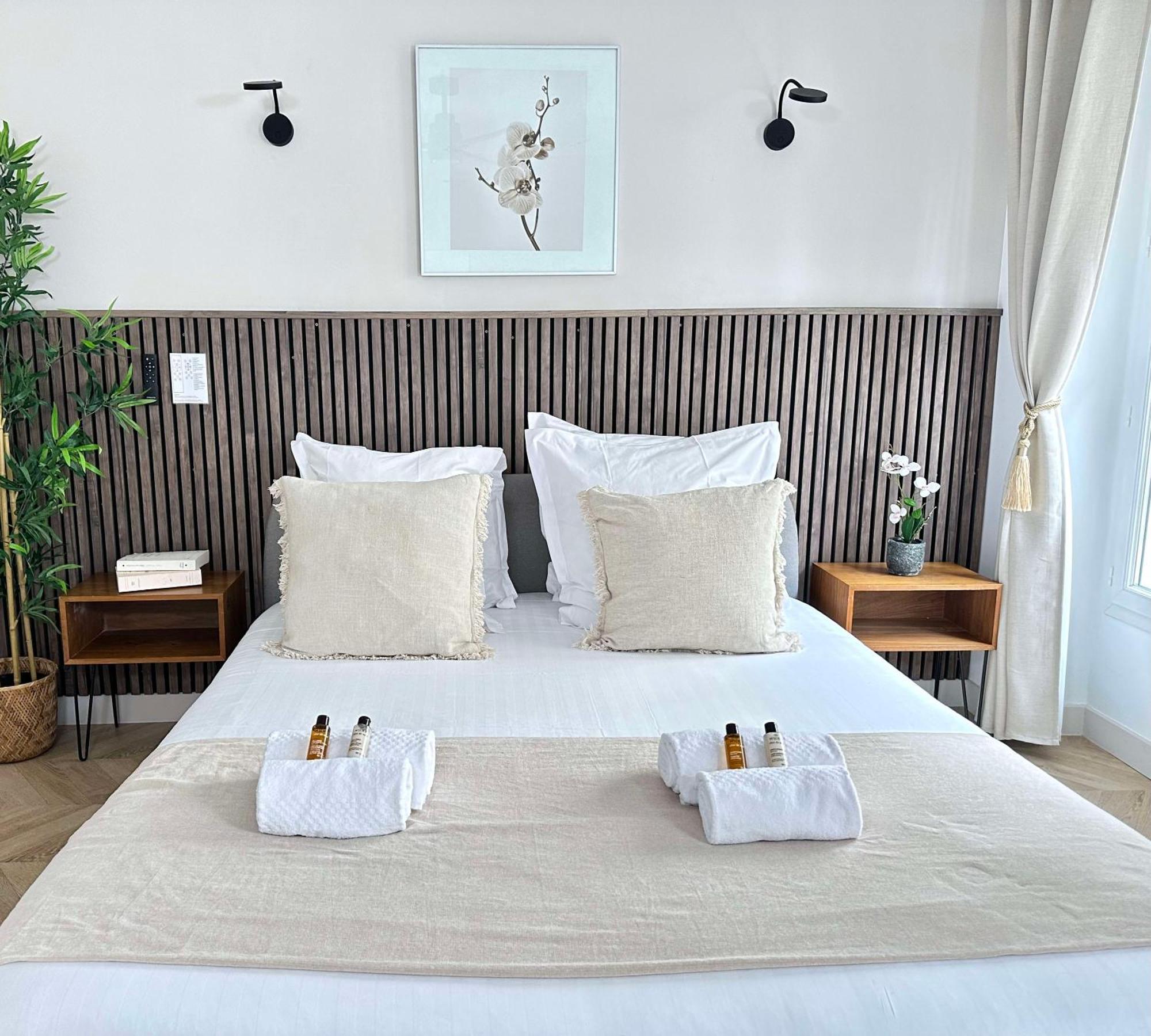 Luxury Family Getaway Near Place Vendome Apartment Paris