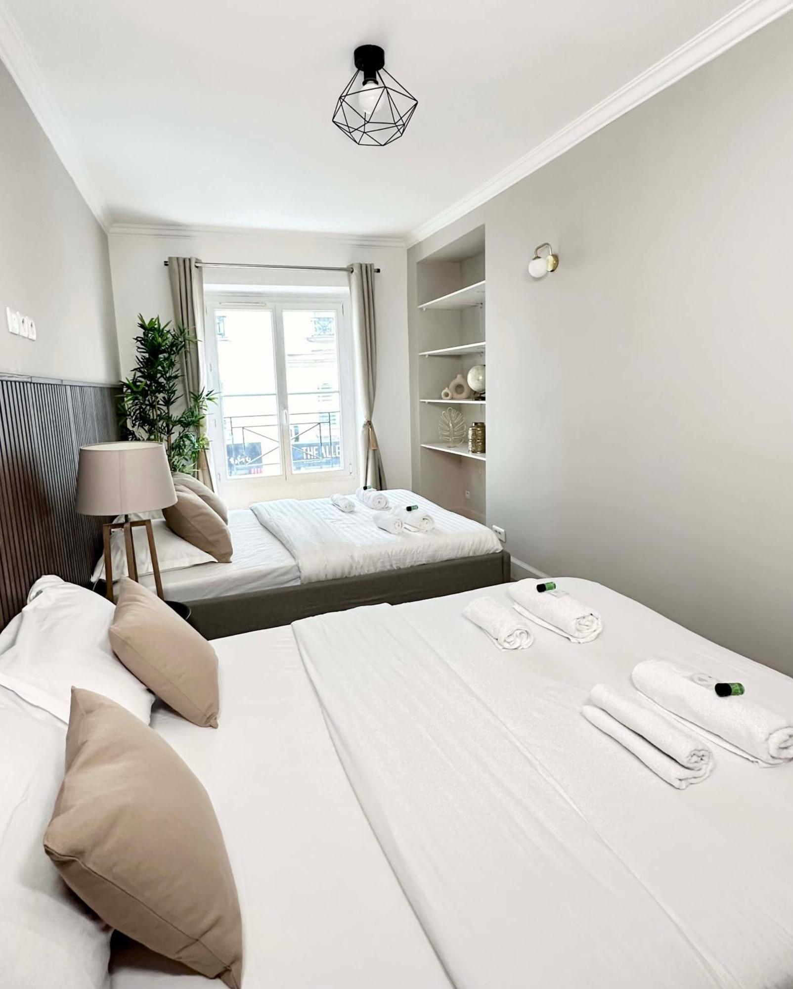Luxury Family Getaway Near Place Vendome Apartment Paris