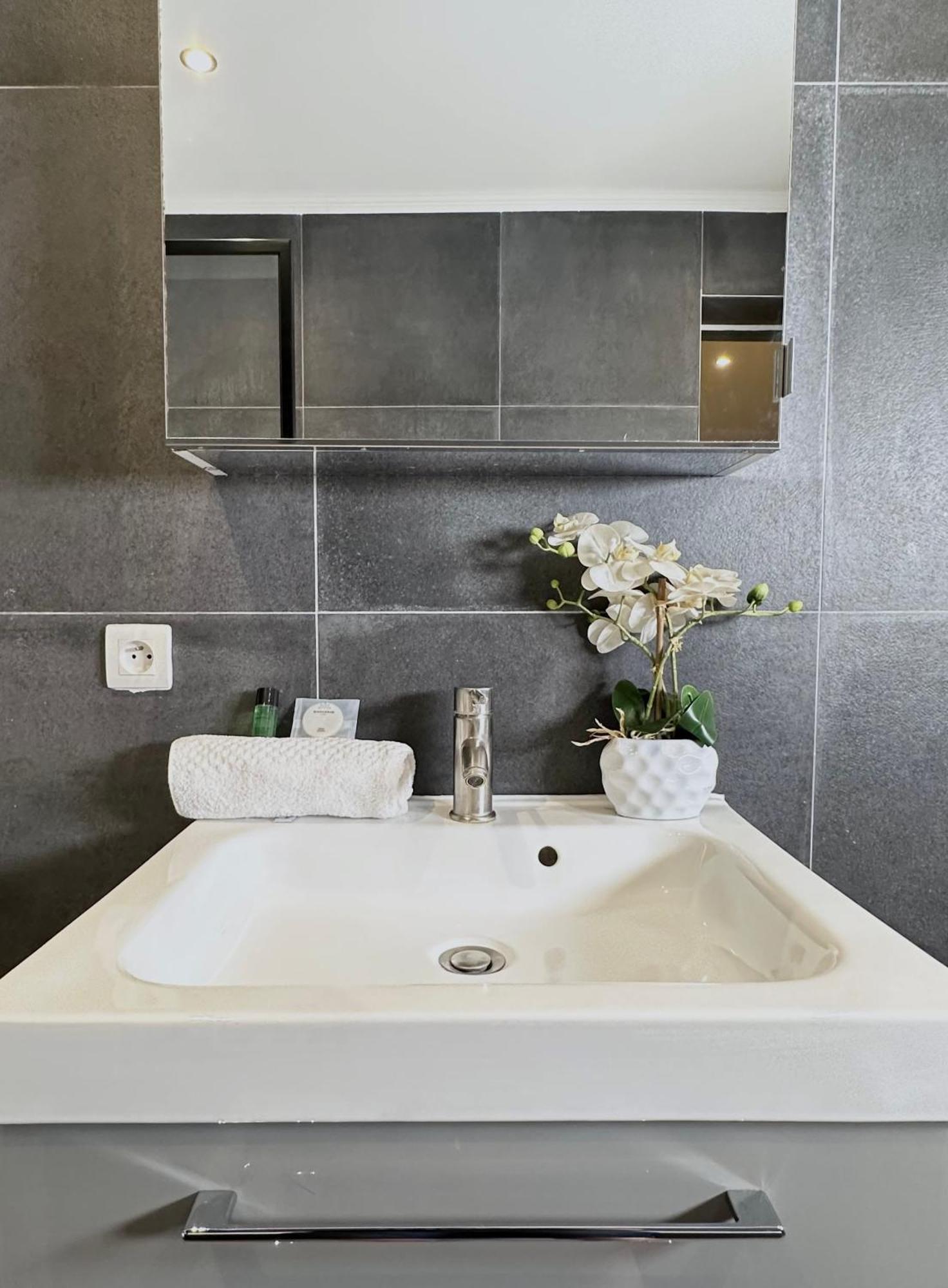 Luxury Family Getaway Near Place Vendome *