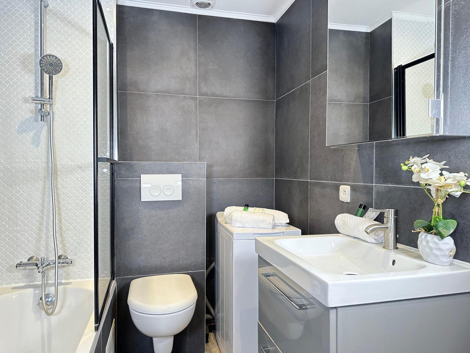 Luxury Family Getaway Near Place Vendome Paris