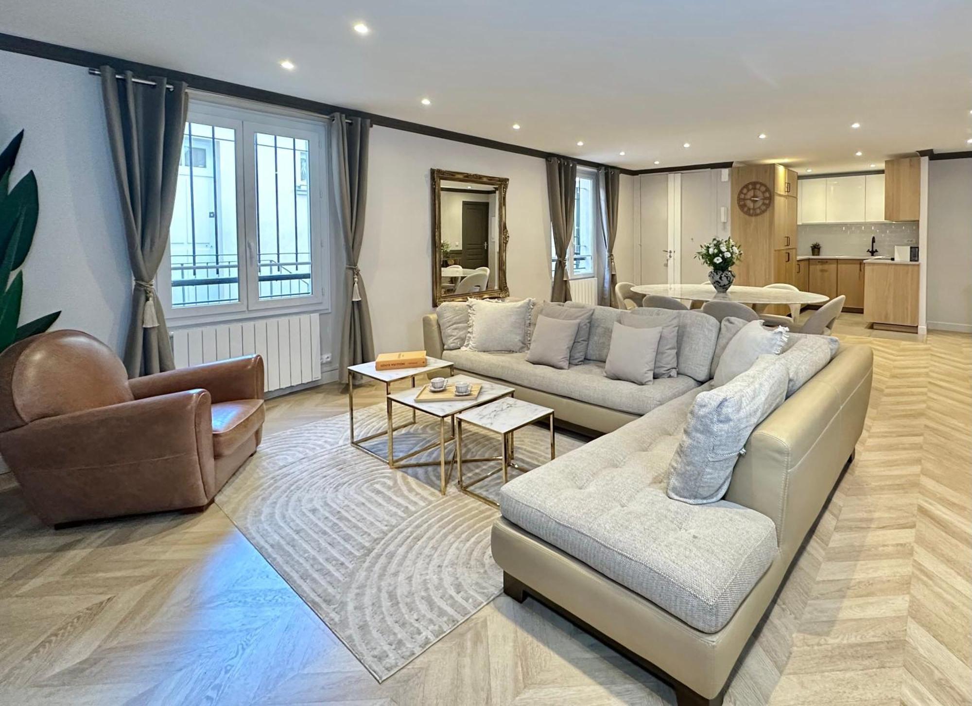 Luxury Family Getaway Near Place Vendome Apartment Paris