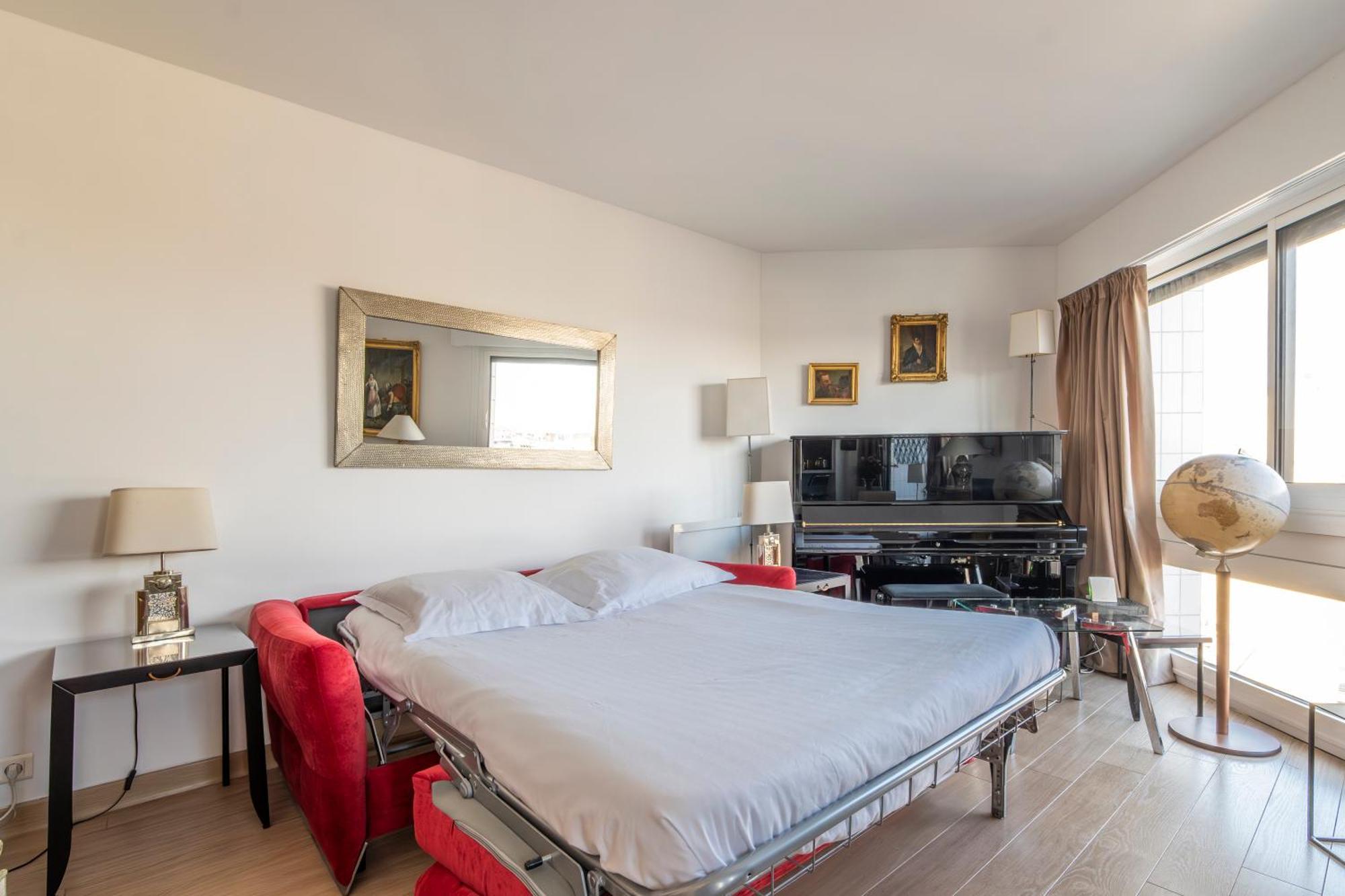 Veeve - Panoramic Views From The 17th Apartment *