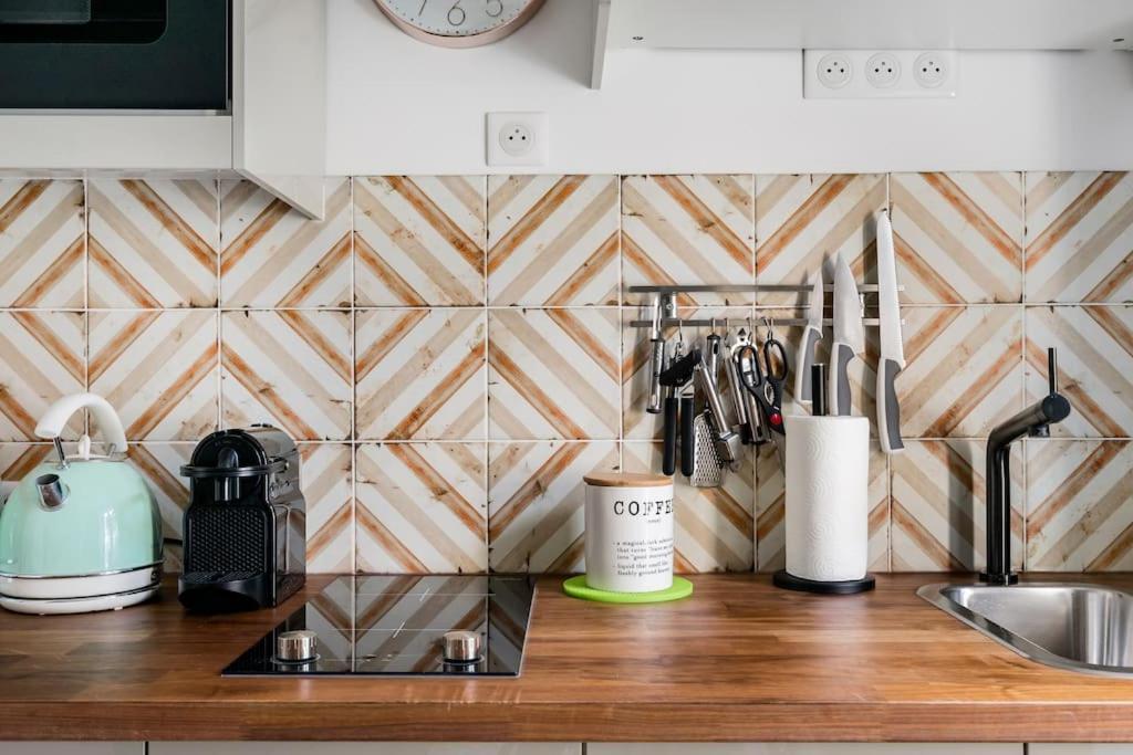 Marais Place Des Vosges Peaceful Air-conditioned Apartment *
