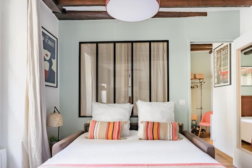 Apartment Marais Place Des Vosges Peaceful Air-conditioned Paris