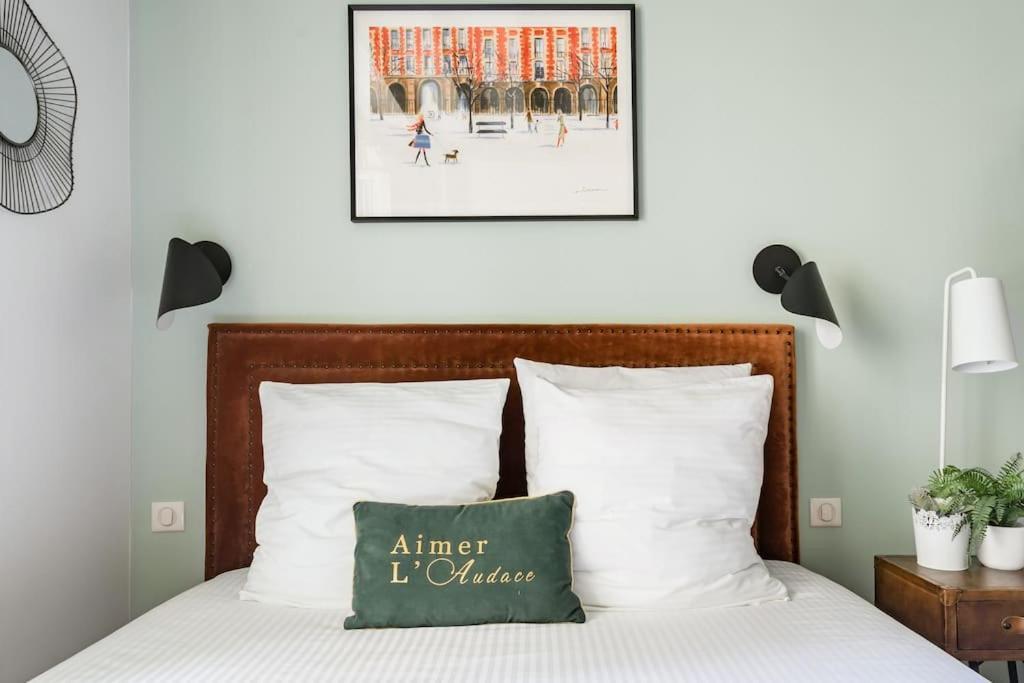 Apartment Marais Place Des Vosges Peaceful Air-conditioned Paris