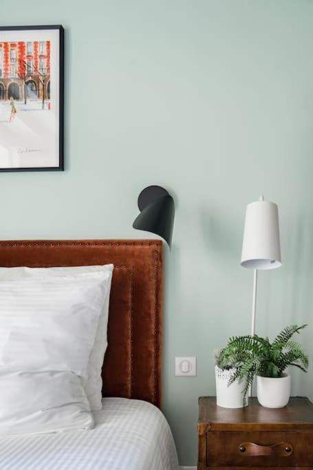 Apartment Marais Place Des Vosges Peaceful Air-conditioned