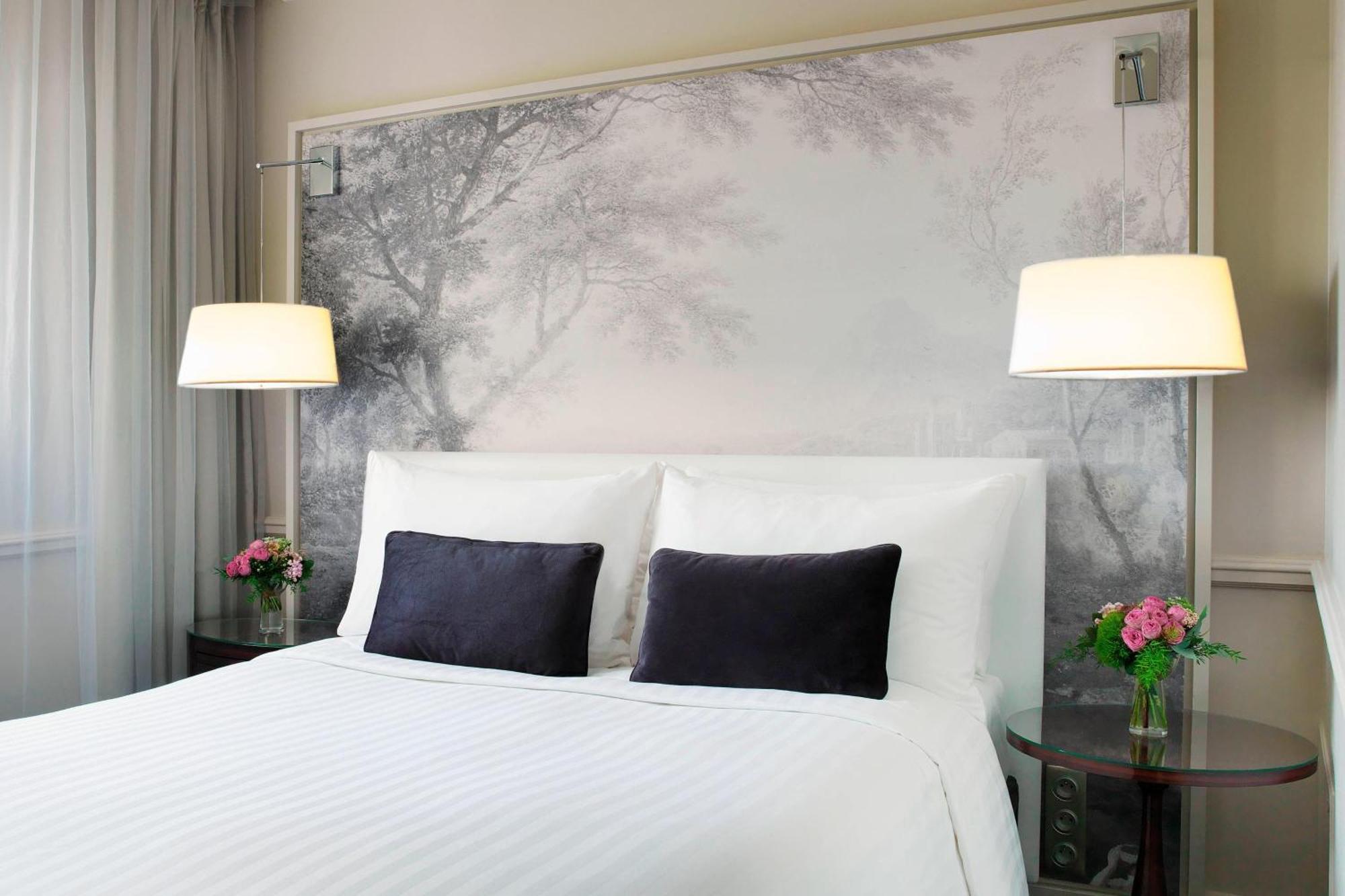 Renaissance Nobel Tour Eiffel 4*