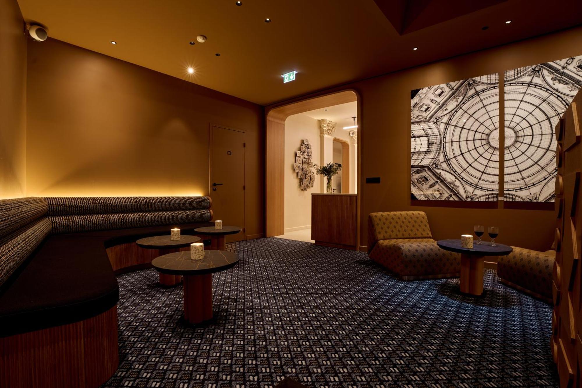 Royal Elysées 4*