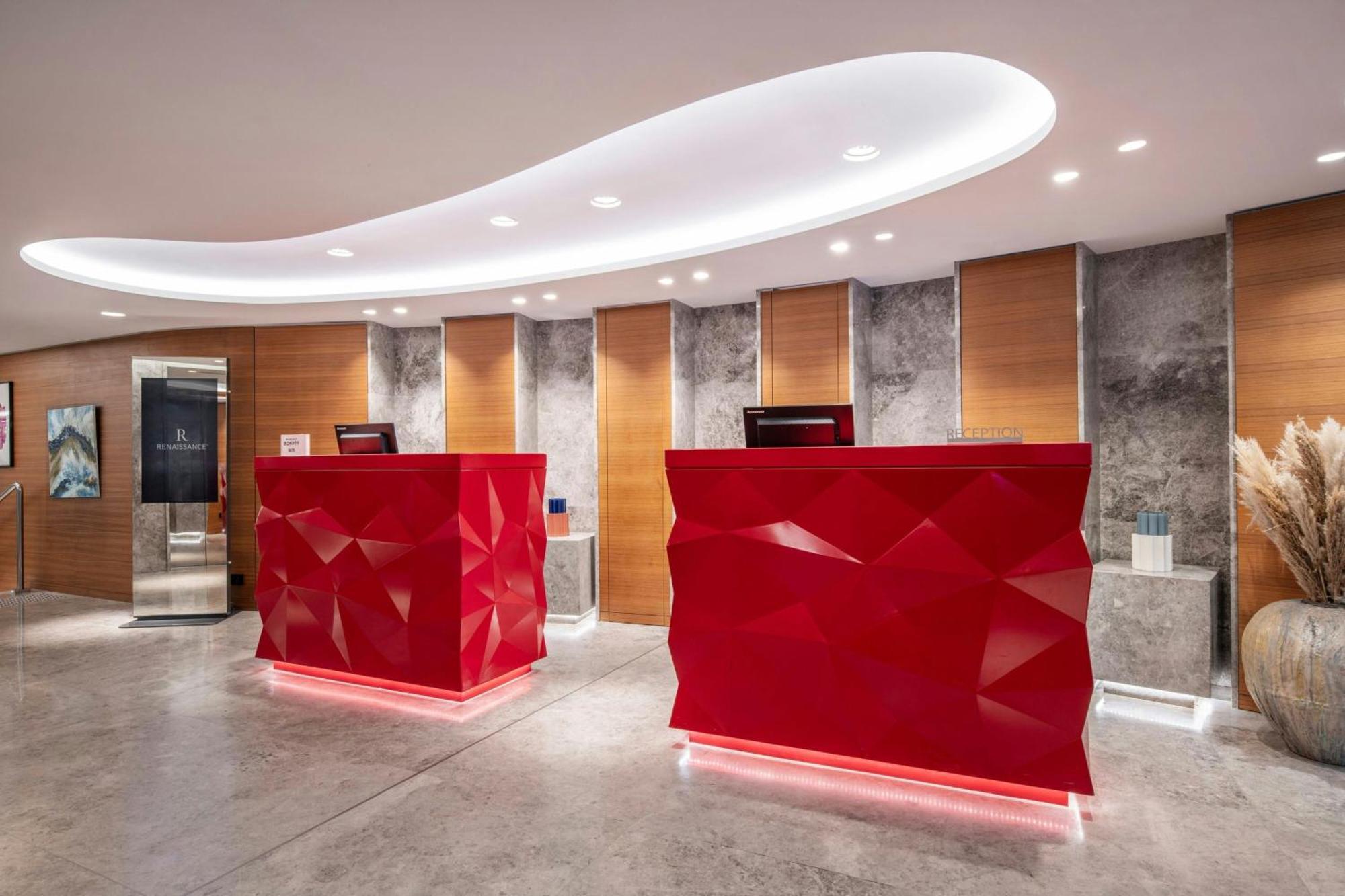 Hotel Renaissance Republique & Paris