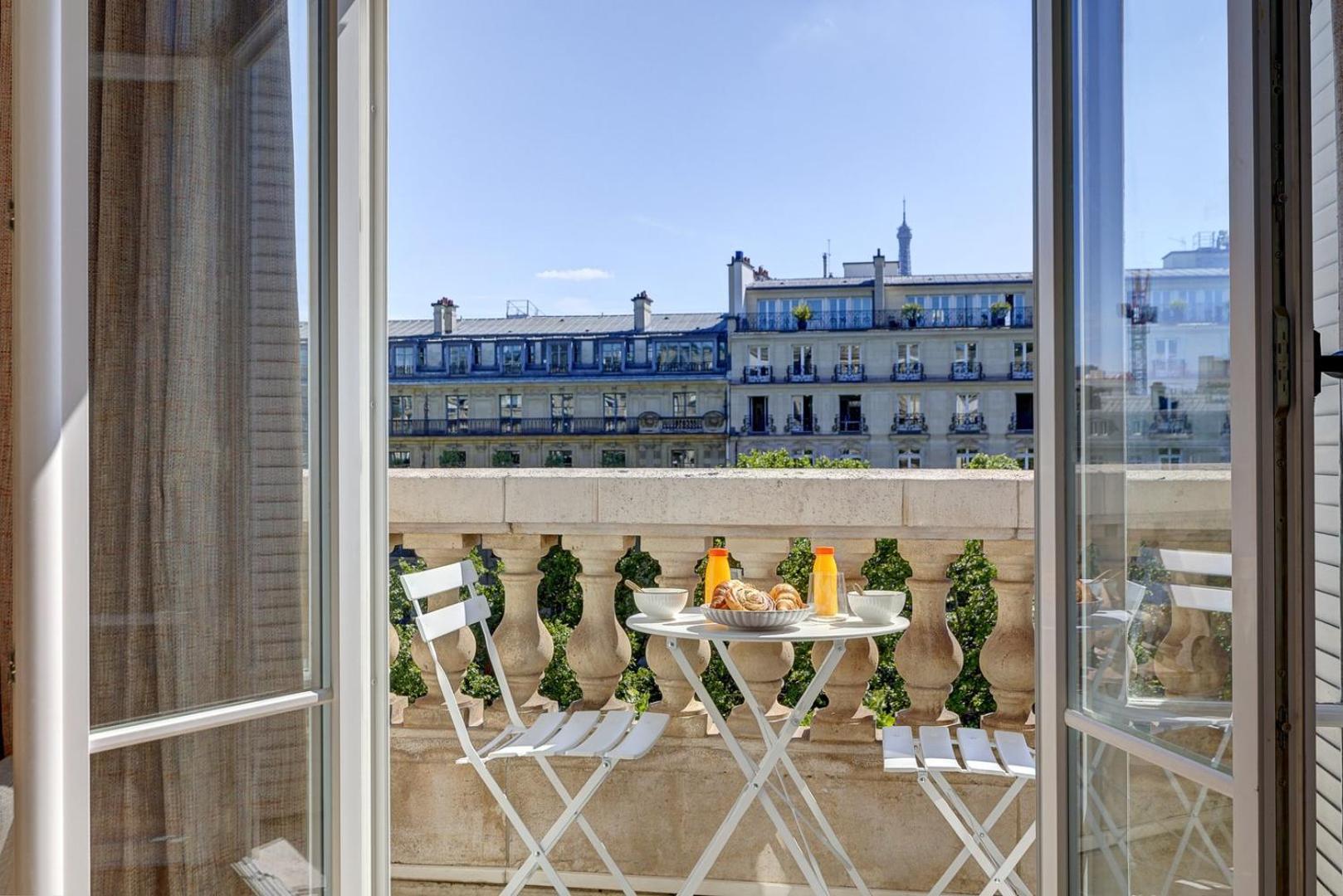 407 Elysee 76- Superbe Vue Champs Elysees Paris