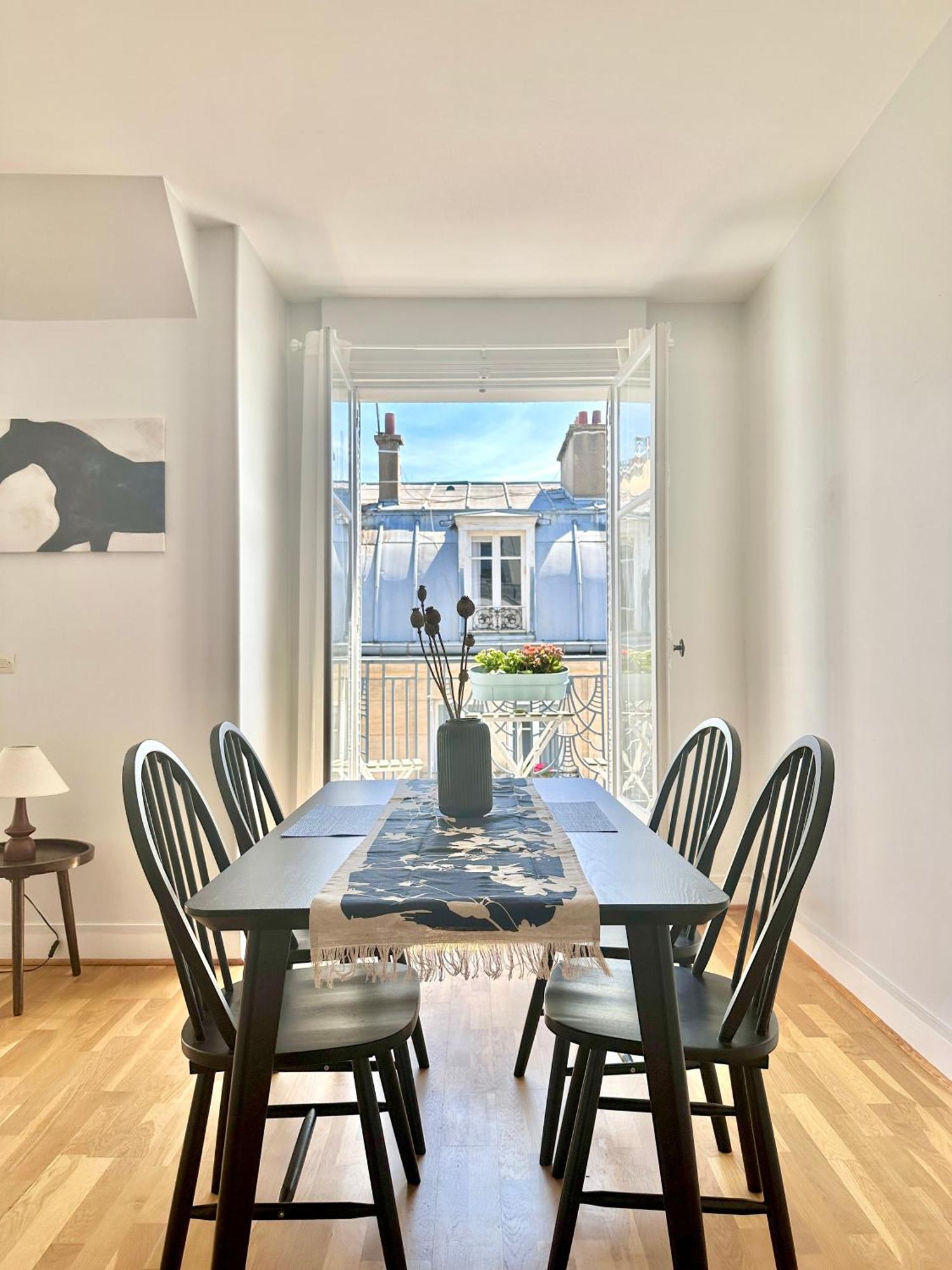 Spacious Near Montparnasse Bausset 6th Apartment Paris