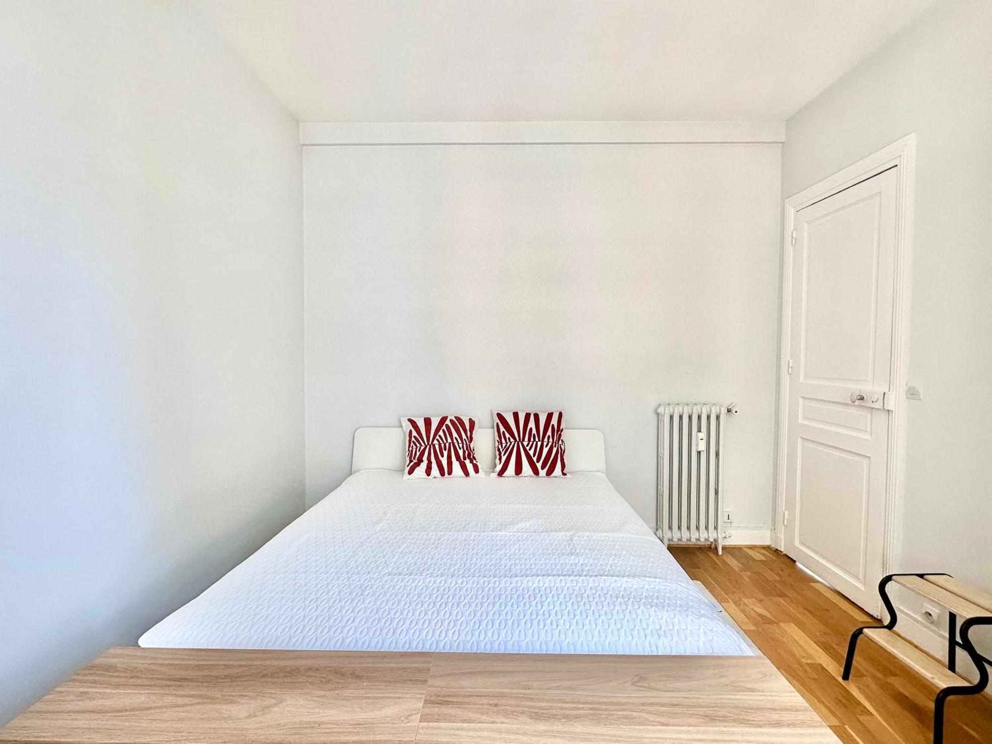 Spacious Near Montparnasse Bausset 6th Paris