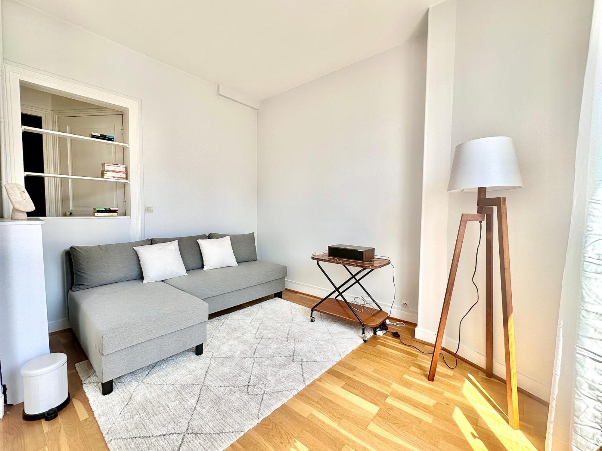 Spacious Near Montparnasse Bausset 6th Paris