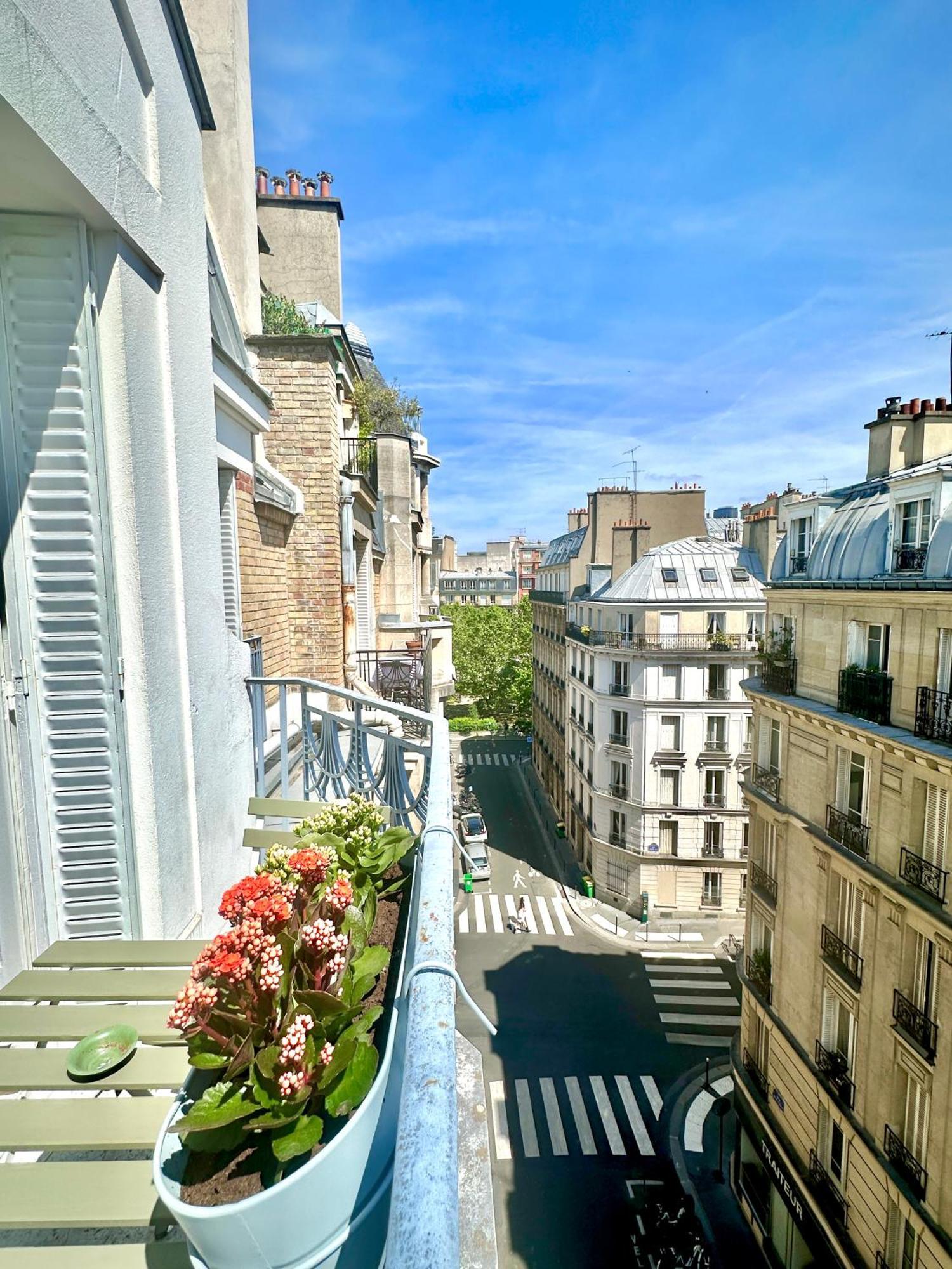 Apartment Spacious Near Montparnasse Bausset 6th Paris