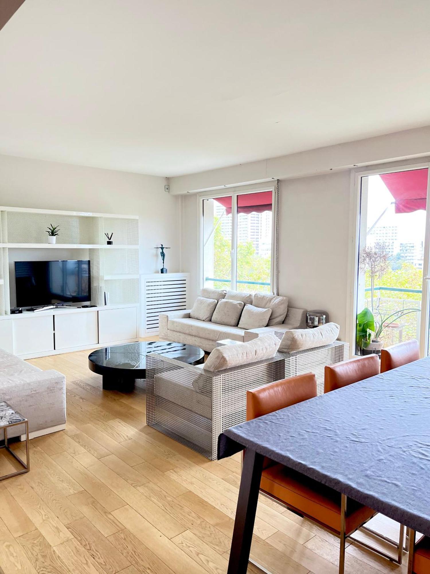 With Eiffel Tower And Seine View Bleriot Apartment