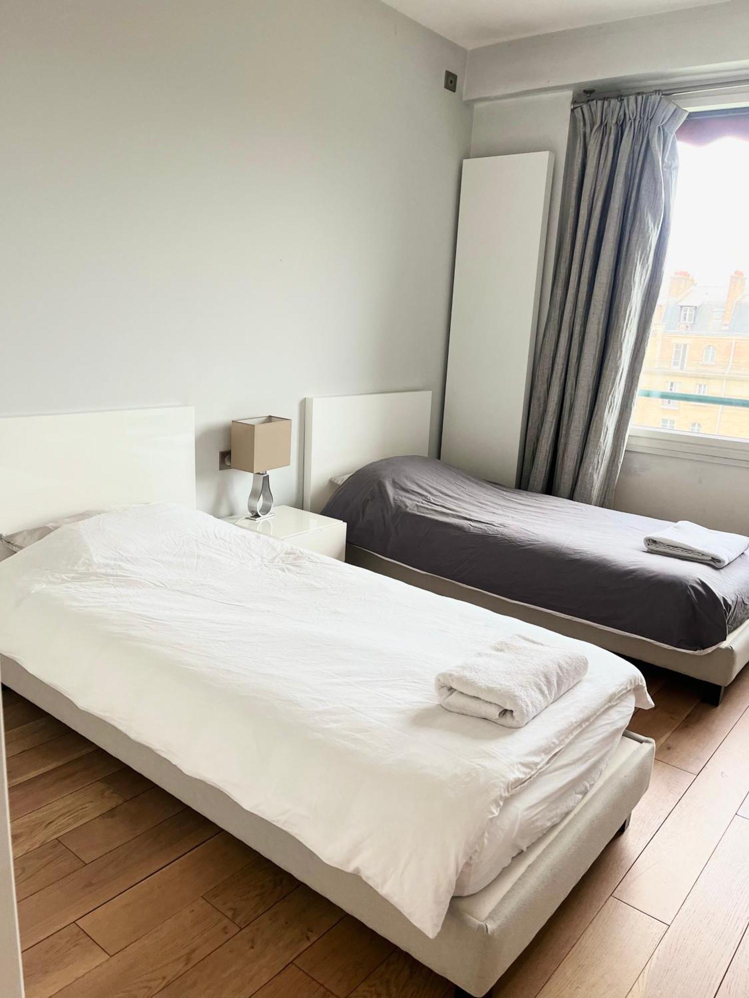 With Eiffel Tower And Seine View Bleriot Apartment *