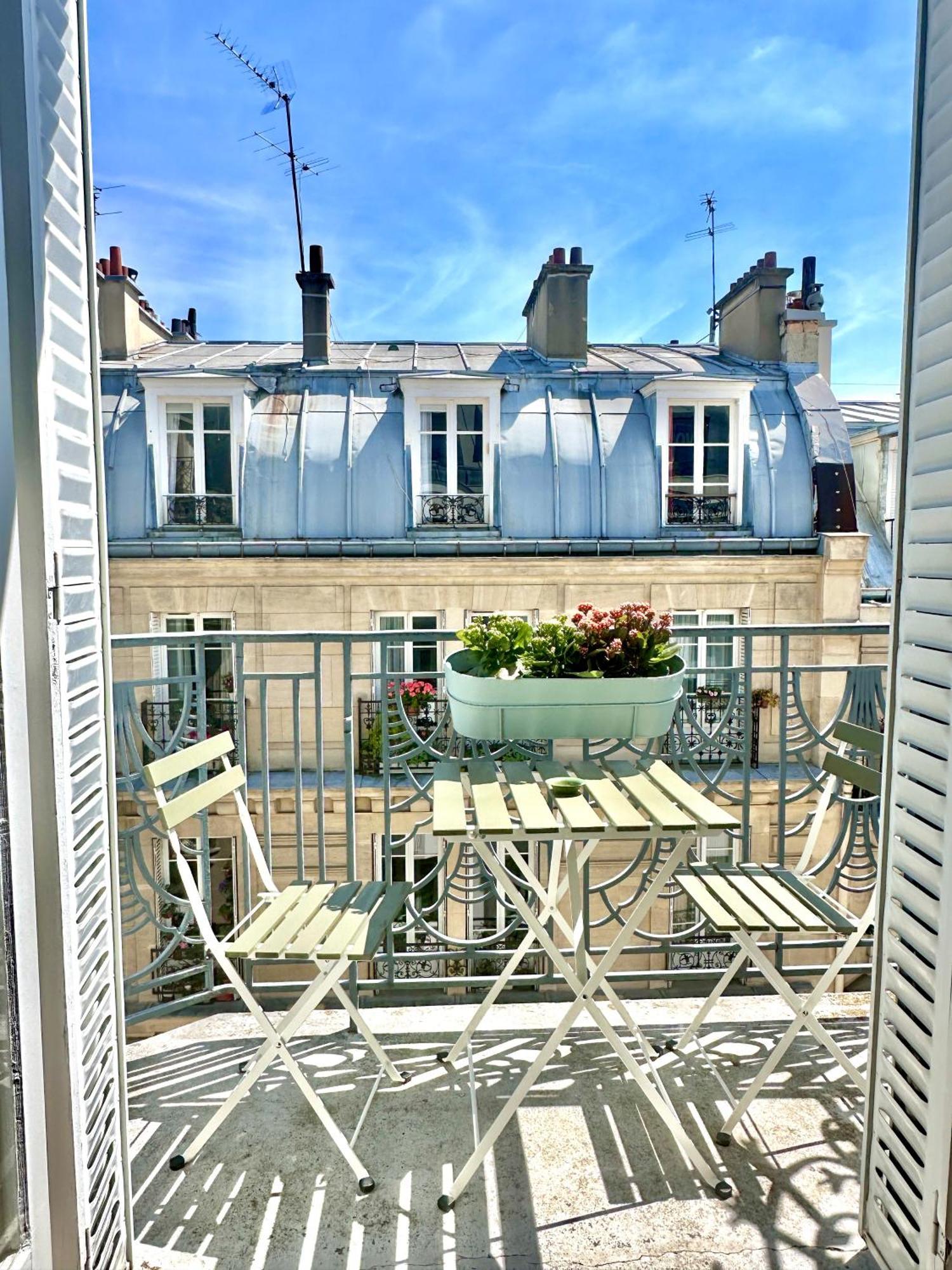 Spacious Near Montparnasse Bausset 6th Paris