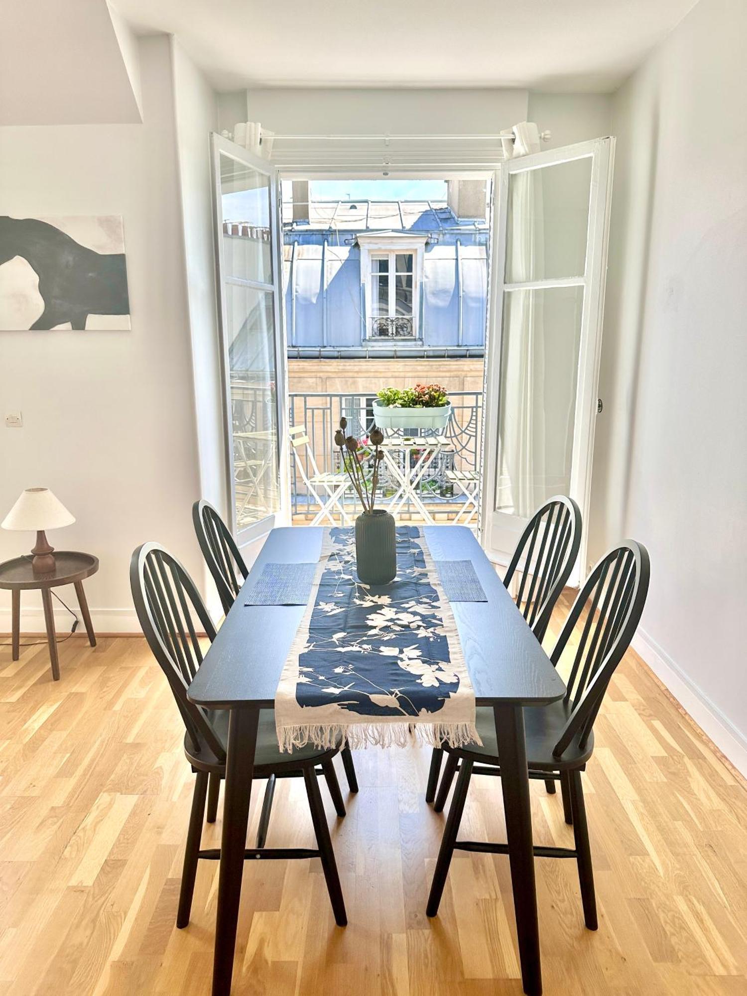 Spacious Near Montparnasse Bausset 6th * Paris