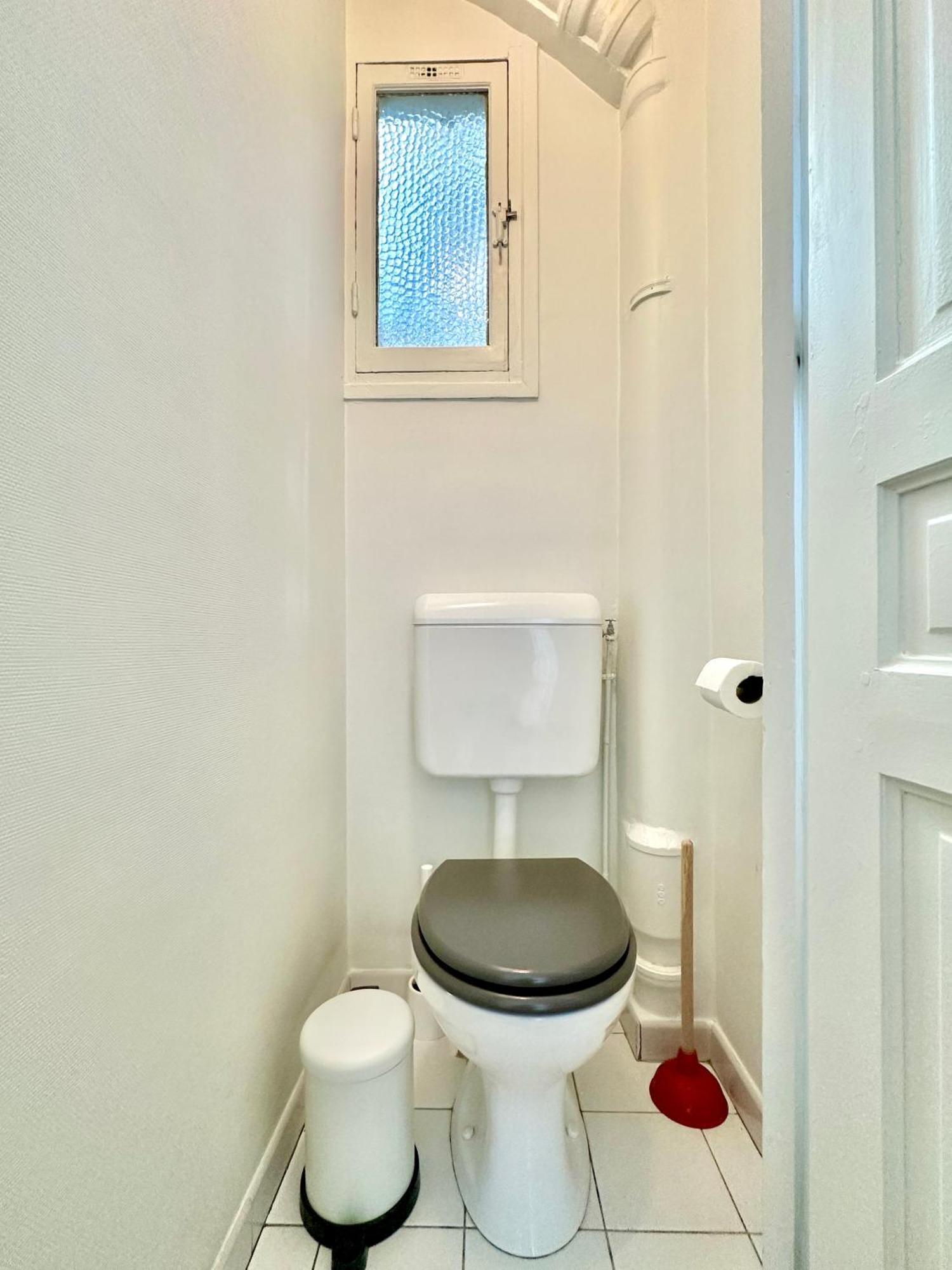 Spacious Near Montparnasse Bausset 6th Apartment Paris