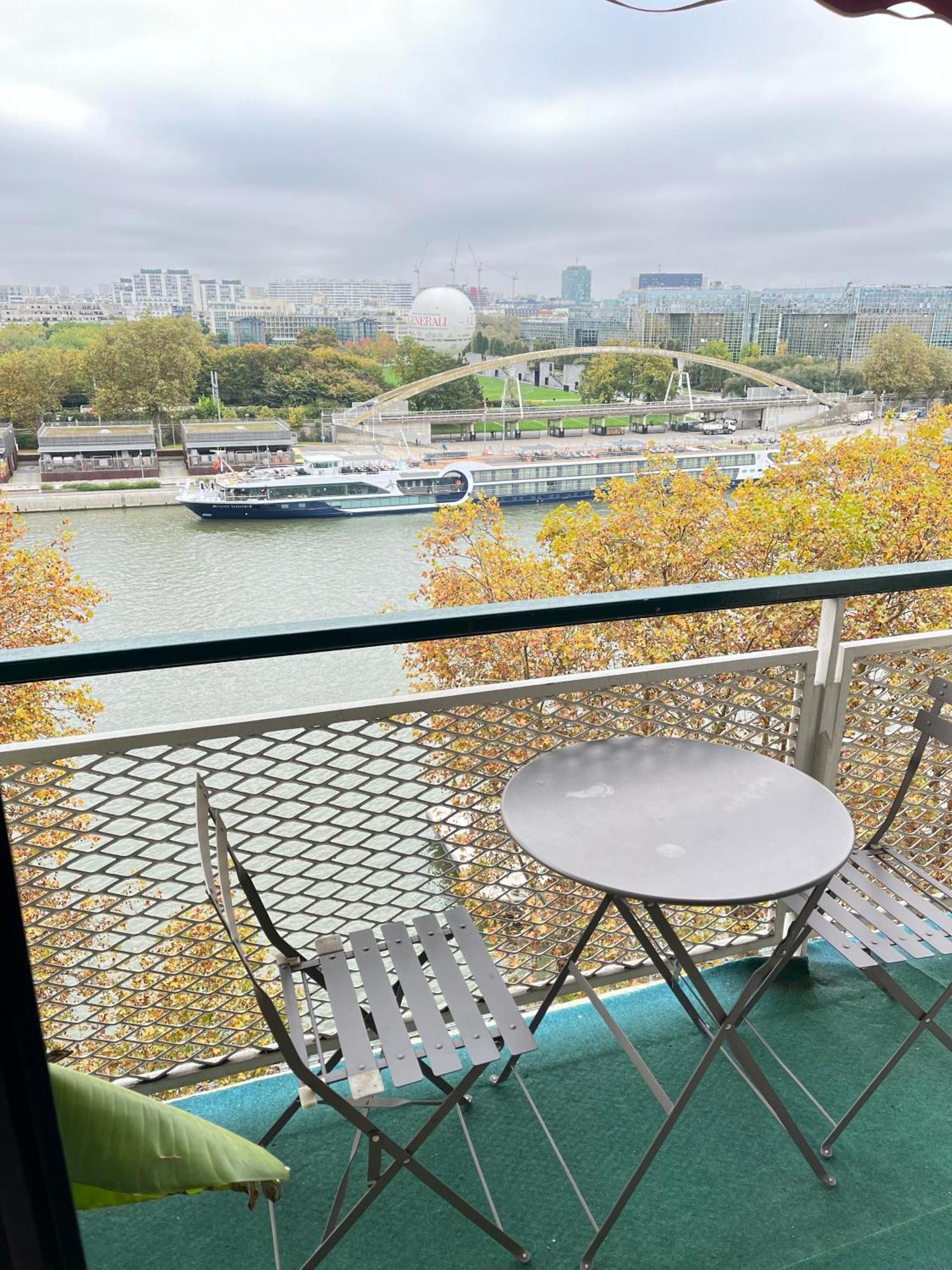 With Eiffel Tower And Seine View Bleriot Apartment Paris