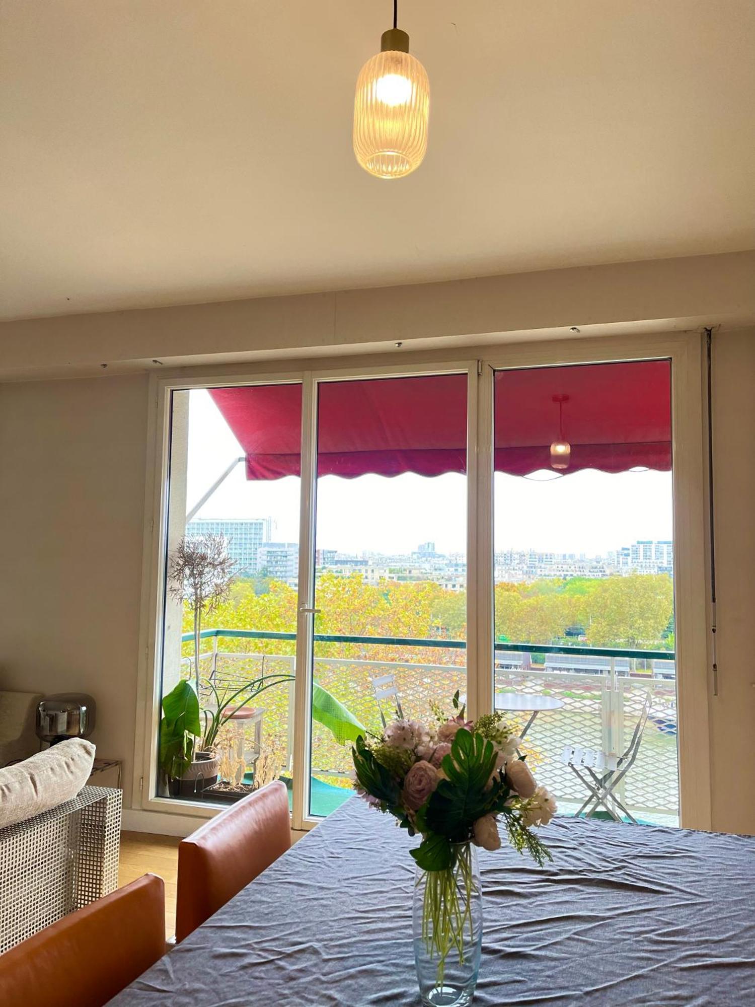 With Eiffel Tower And Seine View Bleriot Apartment *