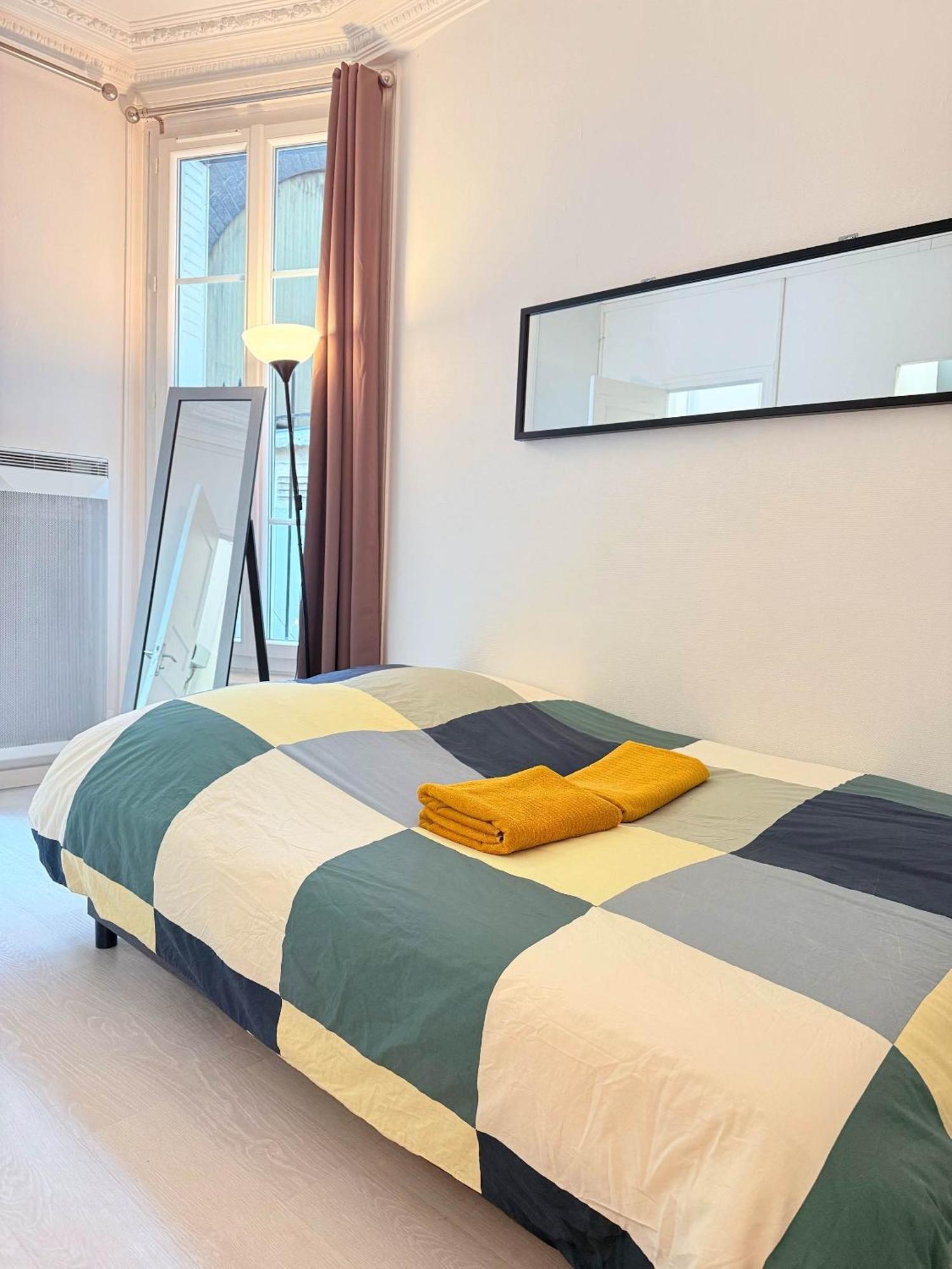 Charming With Private Garden In Cadix Appartement Paris