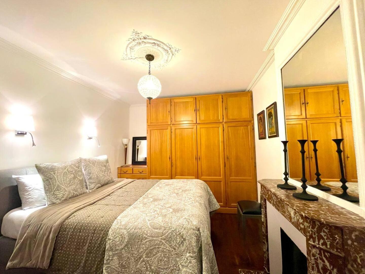 Charming Flat In Old Apartment Paris