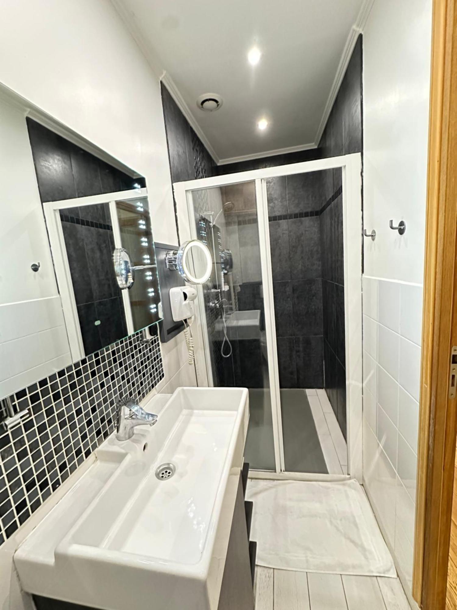 St Paul Marais Flat Ground Floor Apartment Paris