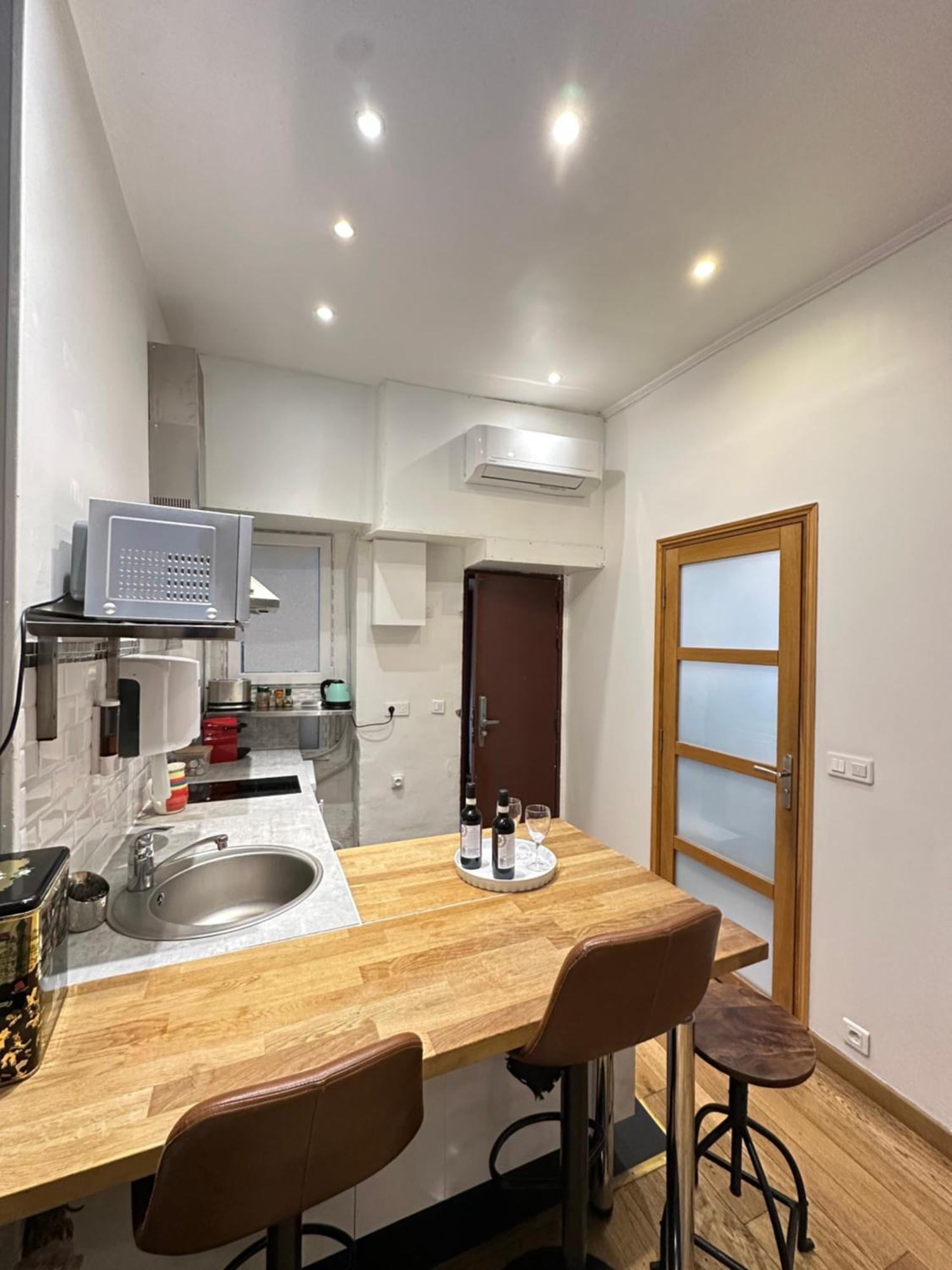St Paul Marais Flat Ground Floor Apartment *