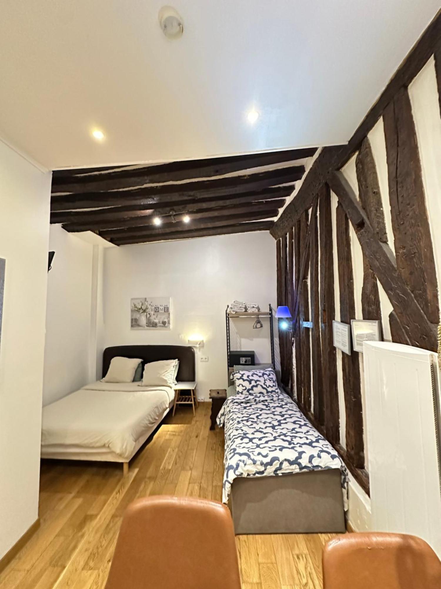 Apartment St Paul Marais Flat Ground Floor Paris