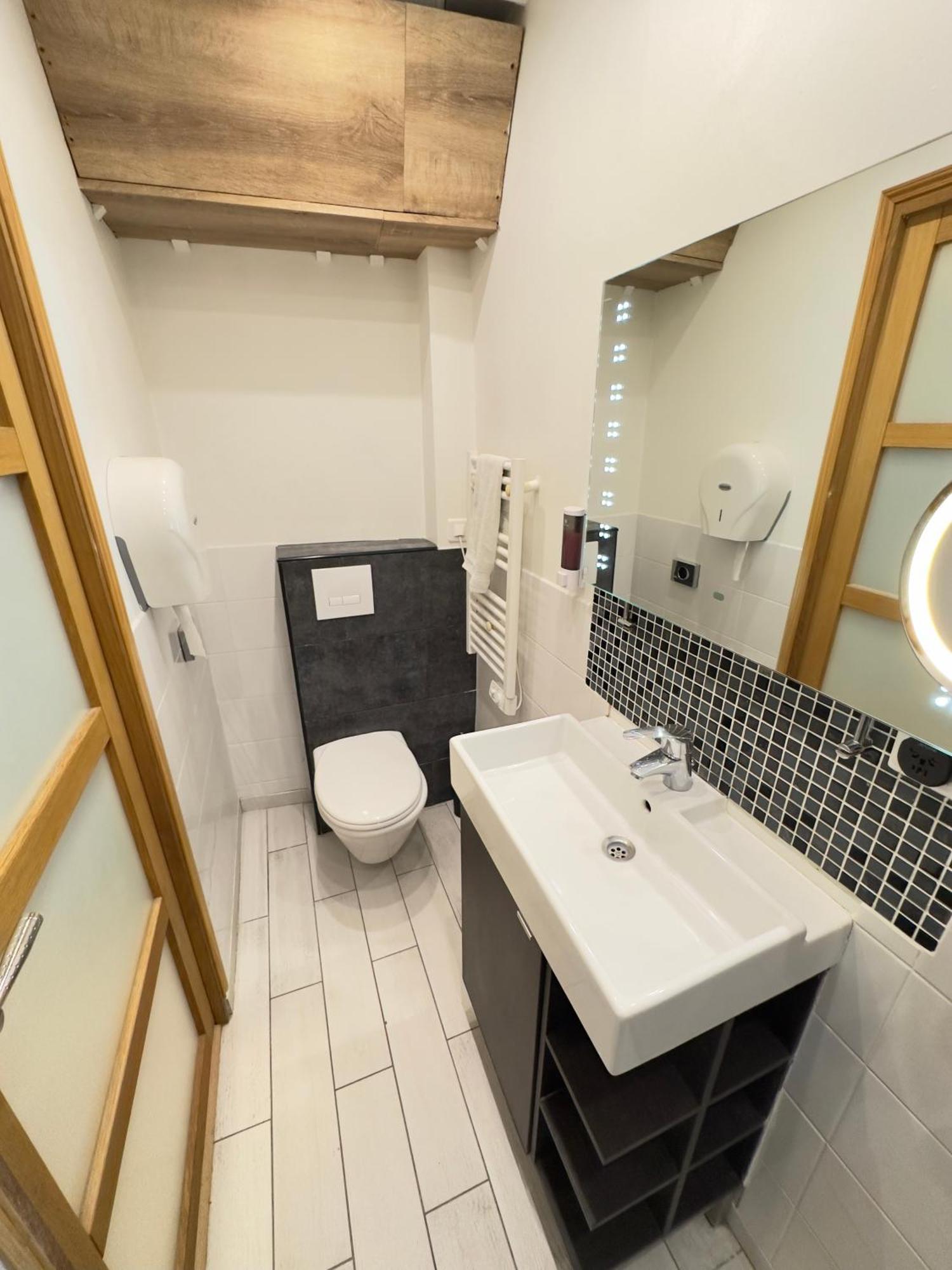 St Paul Marais Flat Ground Floor Apartment Paris
