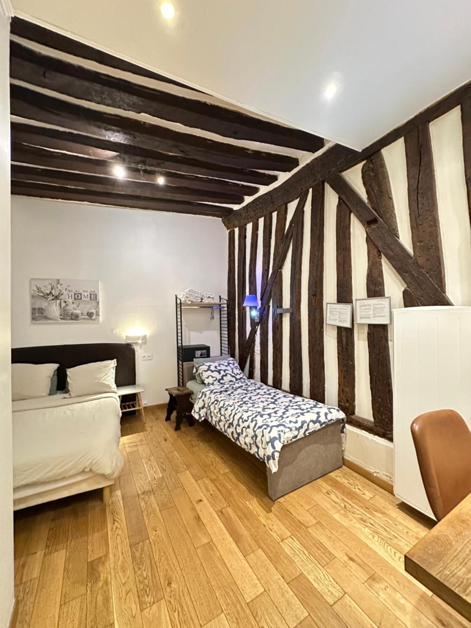 St Paul Marais Flat Ground Floor * Paris