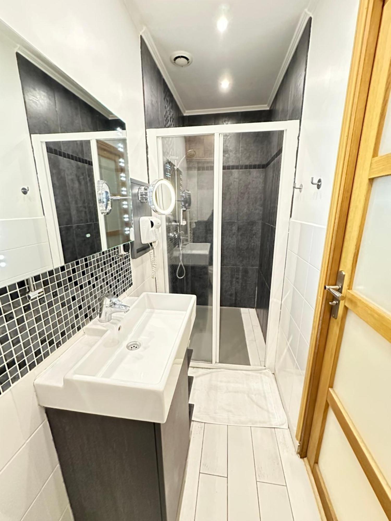 St Paul Marais Flat Ground Floor Paris