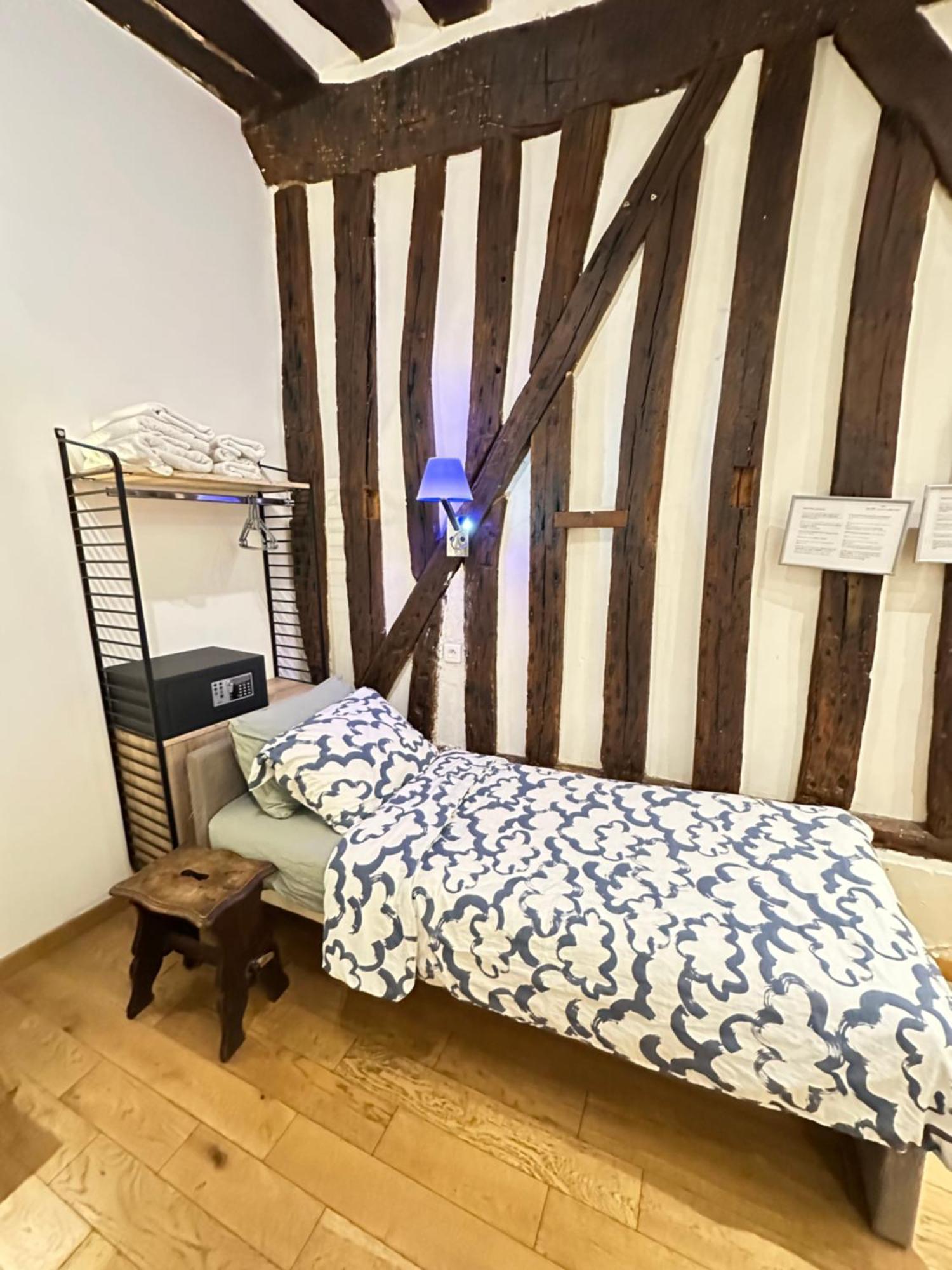St Paul Marais Flat Ground Floor Apartment