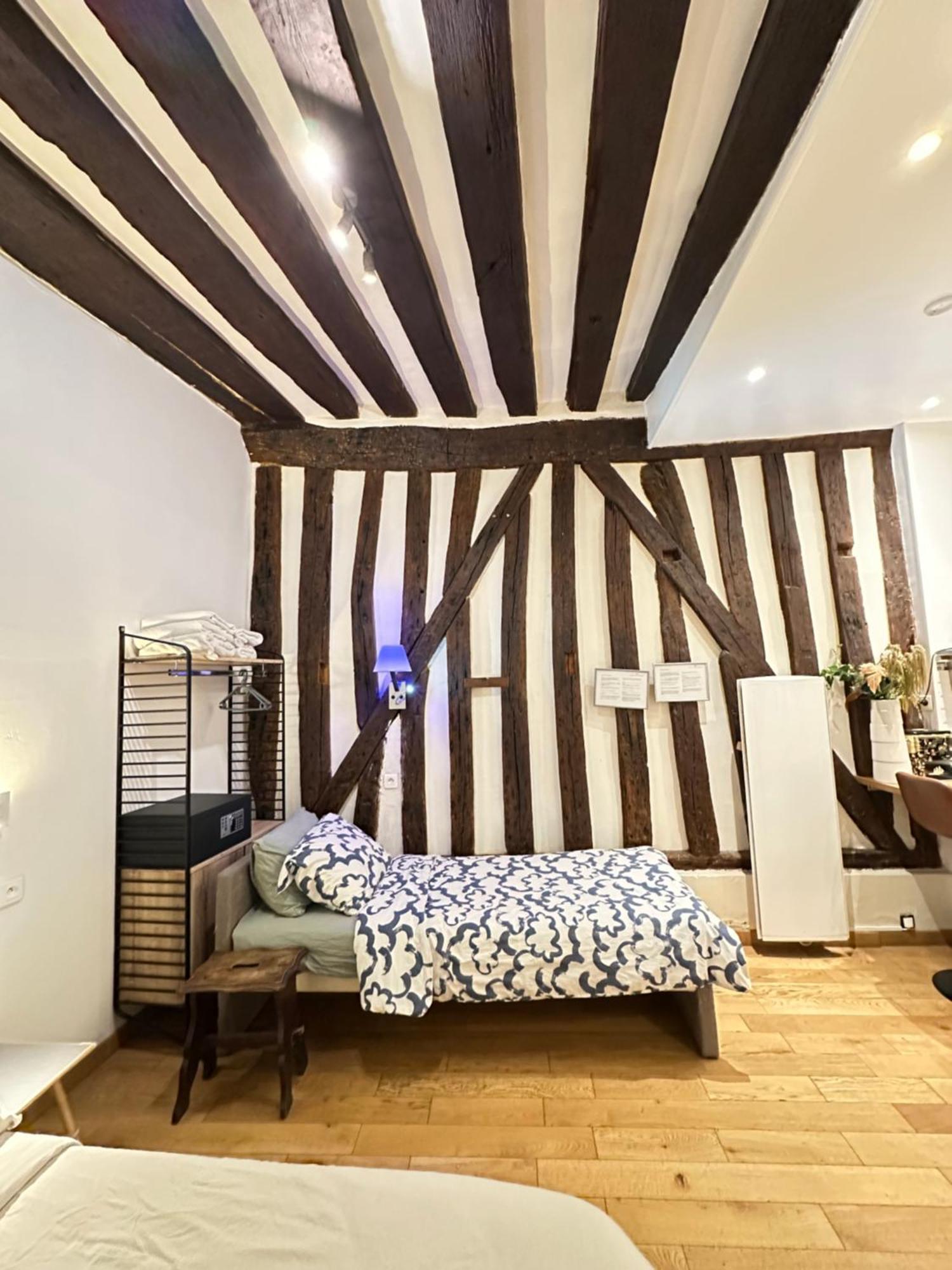 St Paul Marais Flat Ground Floor Apartment Paris