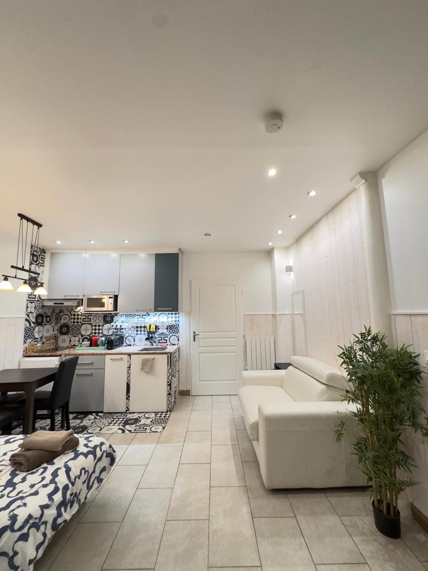 15 Ground Floor * Paris