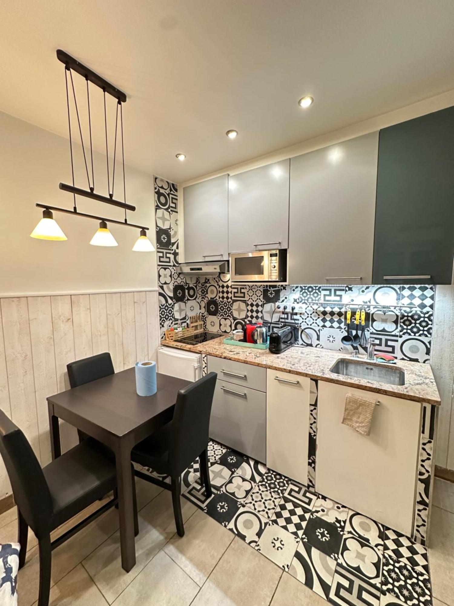 15 Ground Floor * Paris