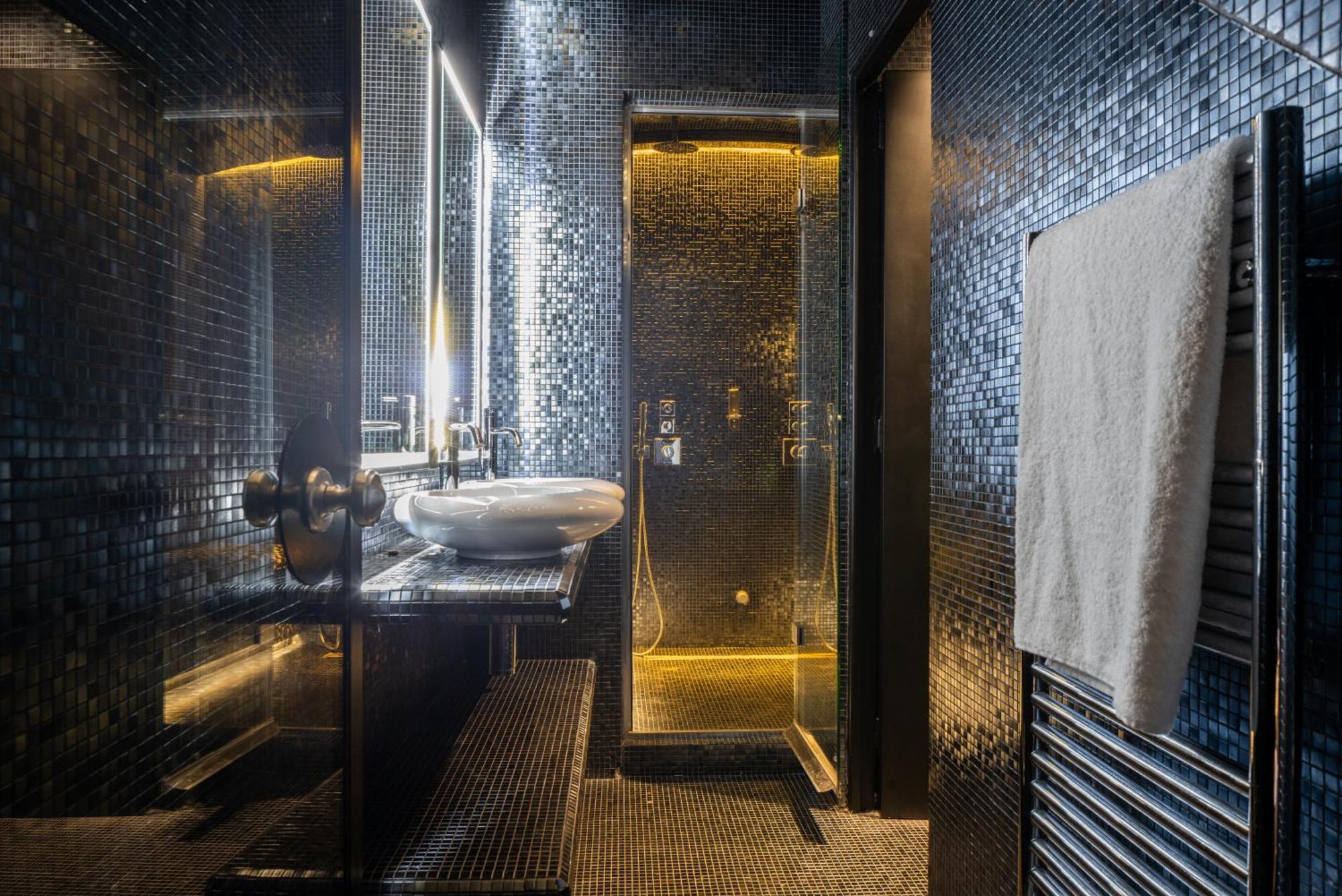 Eugène En Hotel Paris