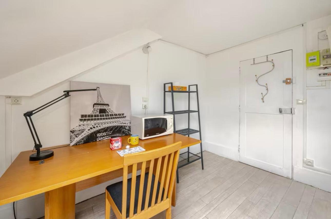 !!!! Only Airbnb !!!!! Please Read My Name And Look At Pictures - Under Roof - Cool Area Apartment *
