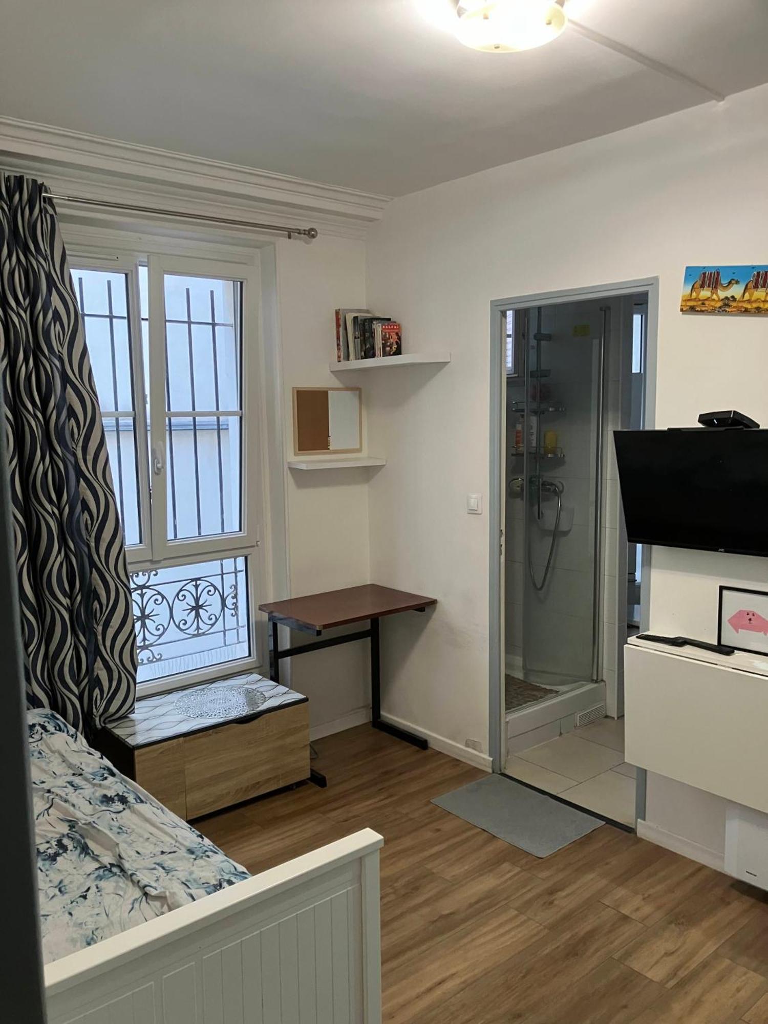 F2 Montmartre 18 Apartment *