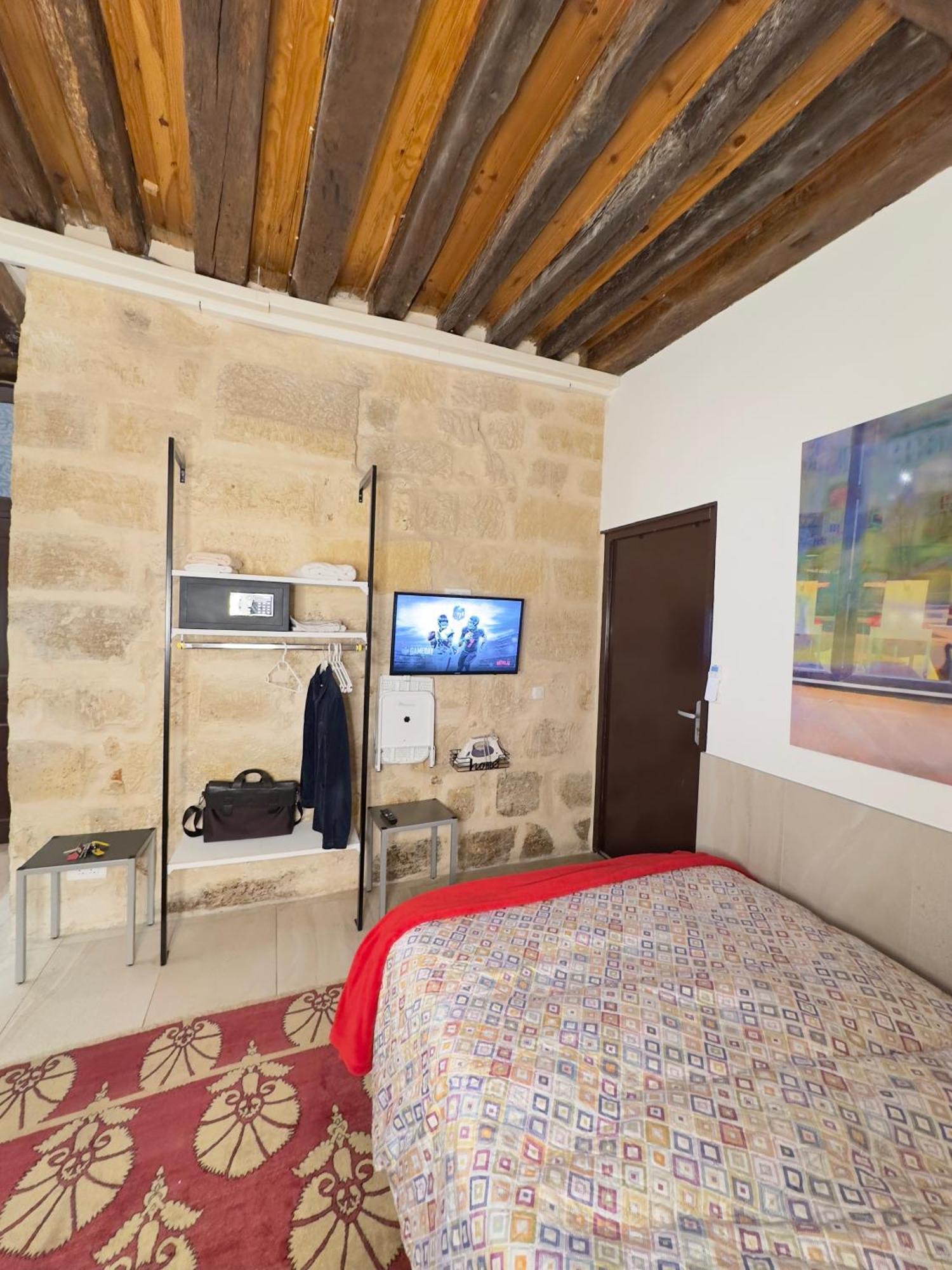 Apartment Charles V Flat Ground Floor Paris