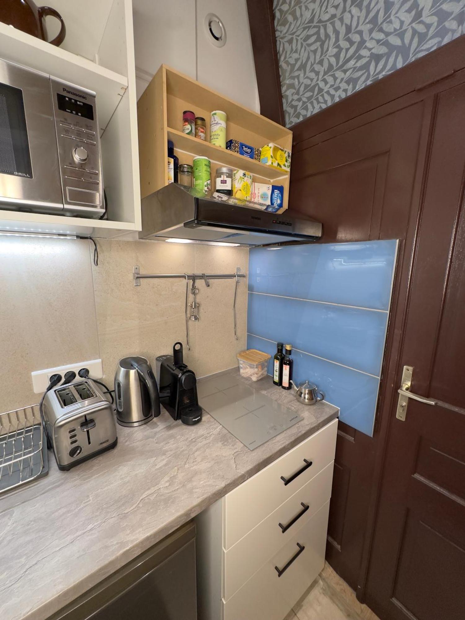 Charles V Flat Ground Floor Apartment Paris