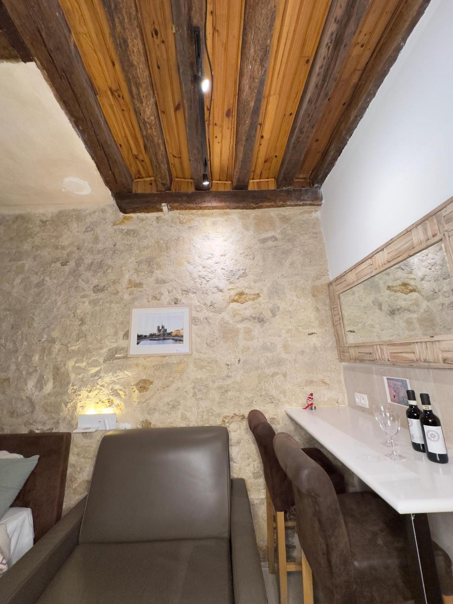 Apartment Charles V Flat Ground Floor Paris