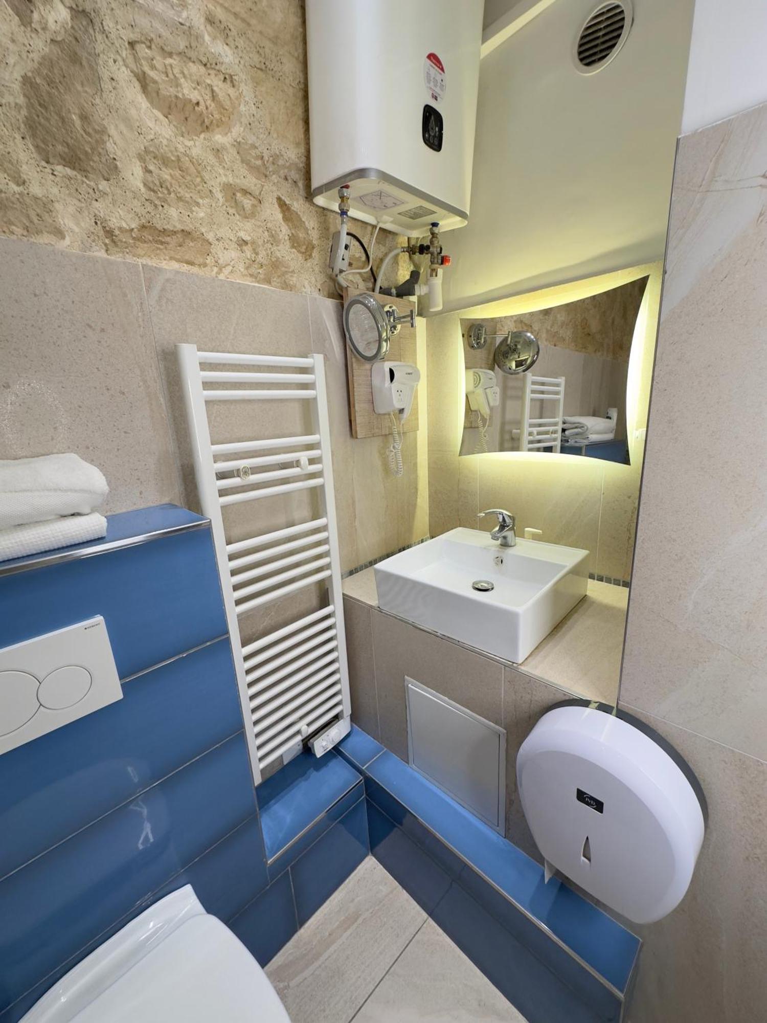 Charles V Flat Ground Floor Paris