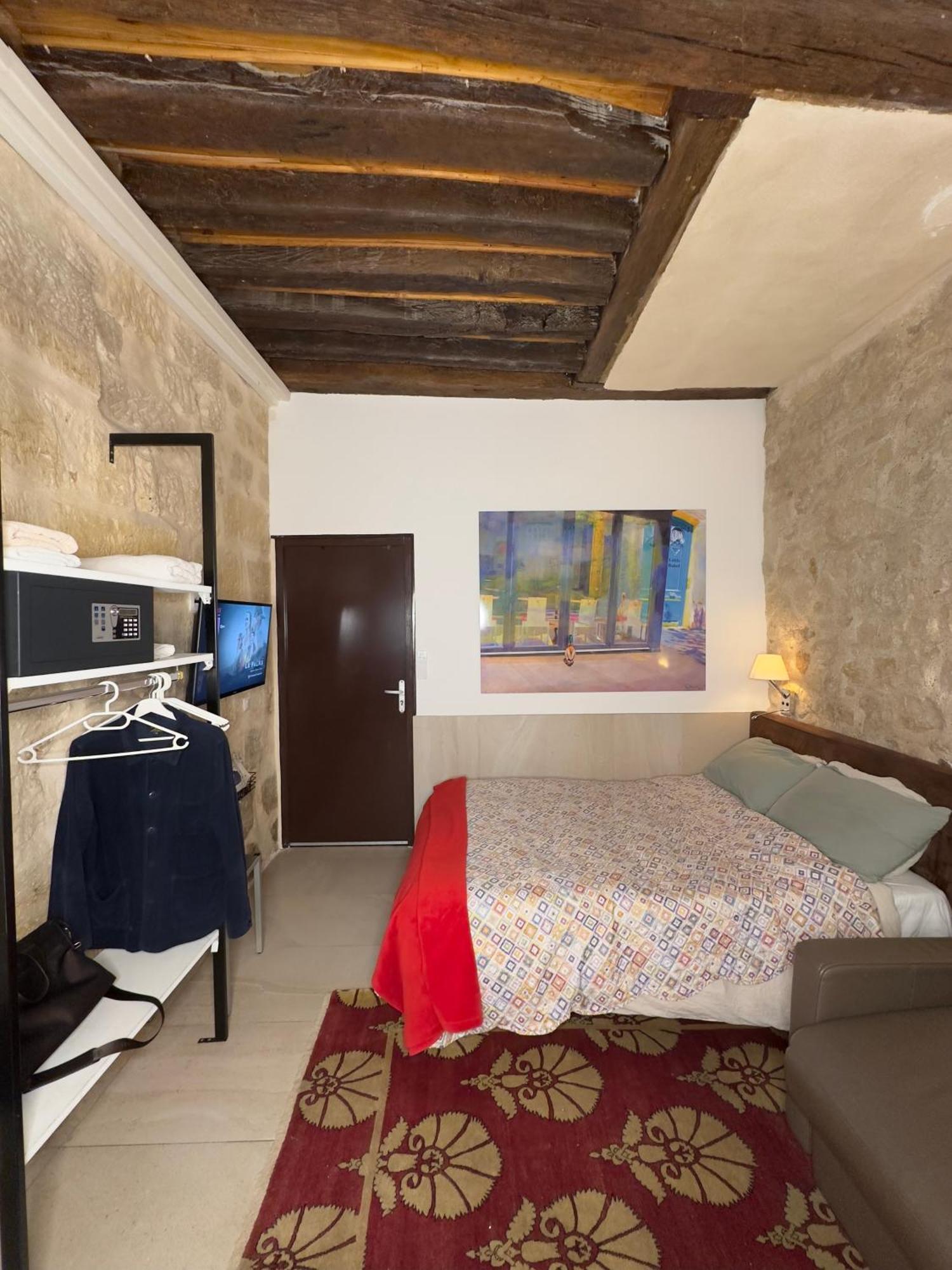 Charles V Flat Ground Floor * Paris