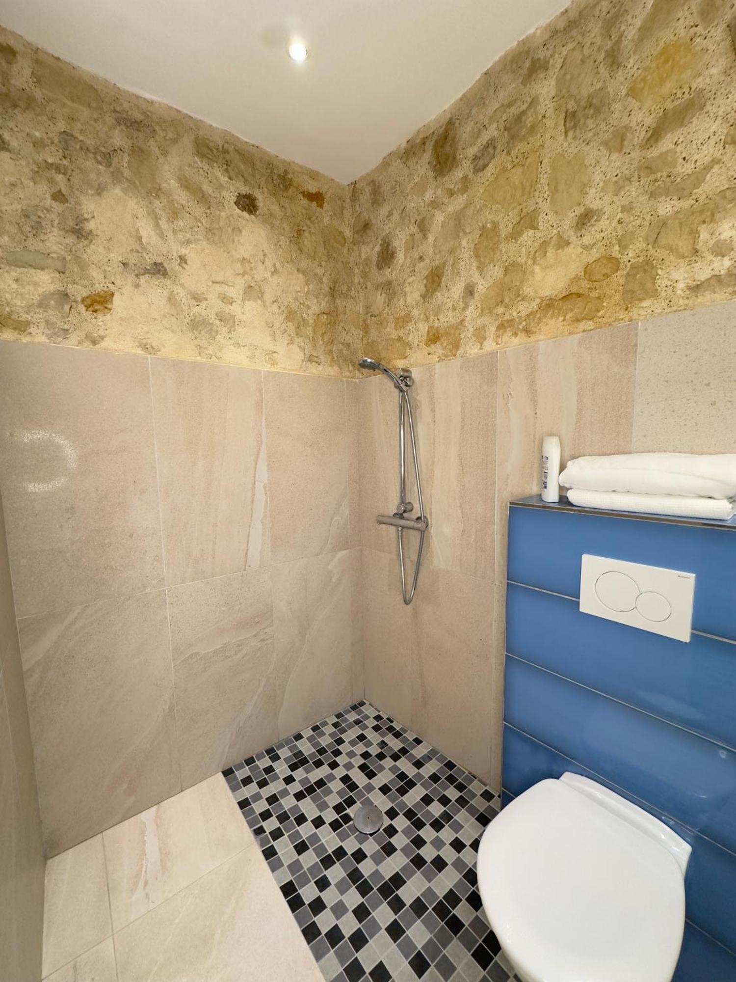 Charles V Flat Ground Floor Apartment