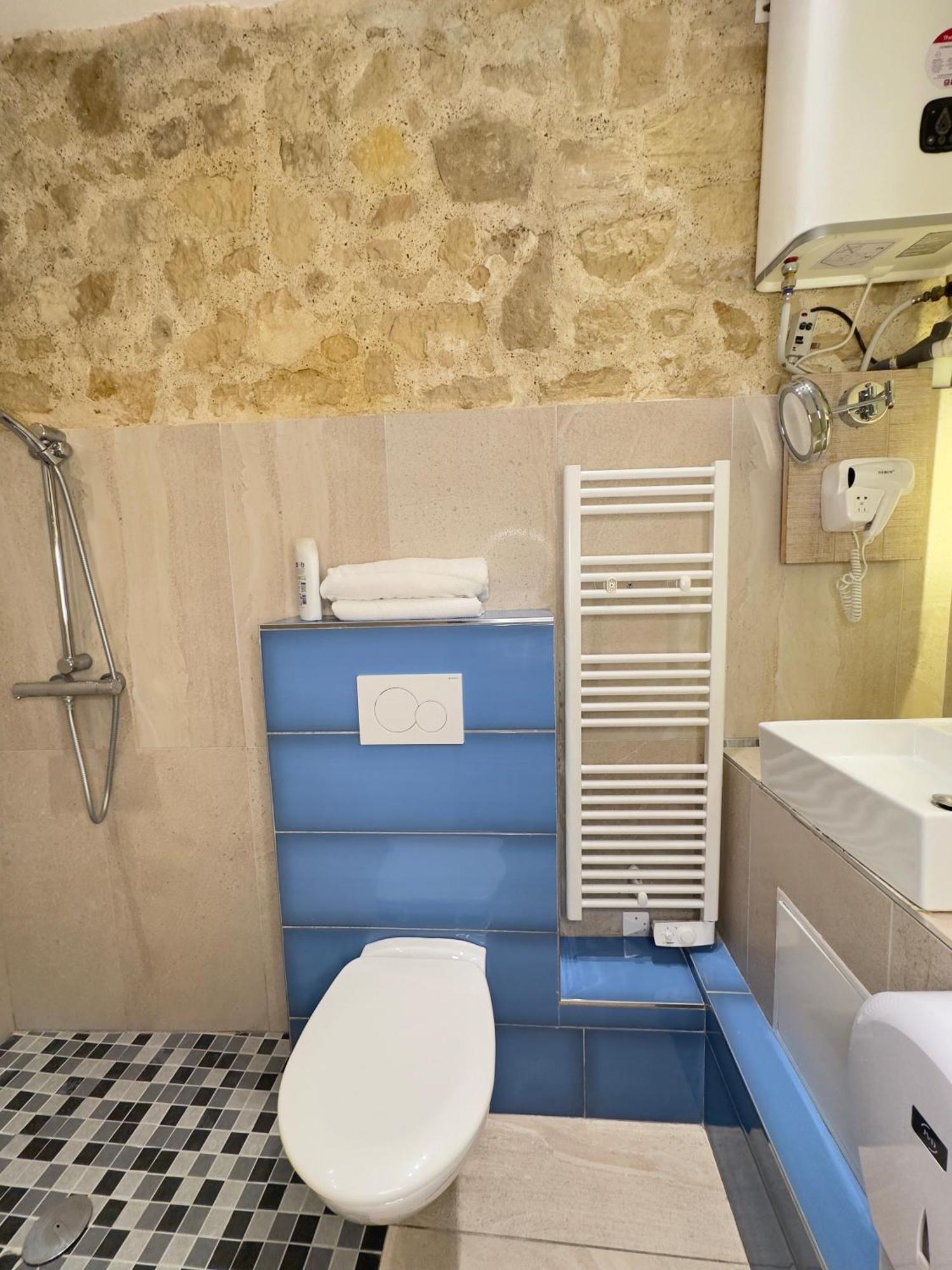 Charles V Flat Ground Floor Apartment Paris