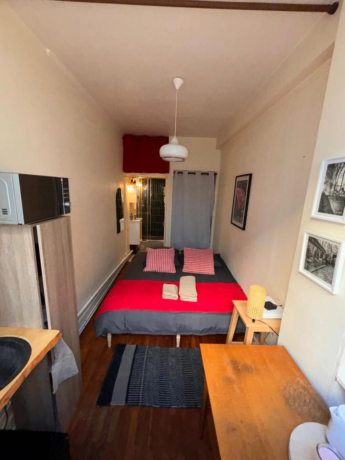 Charmante Place A Deux Pas De La Tour Eiffel Homestay