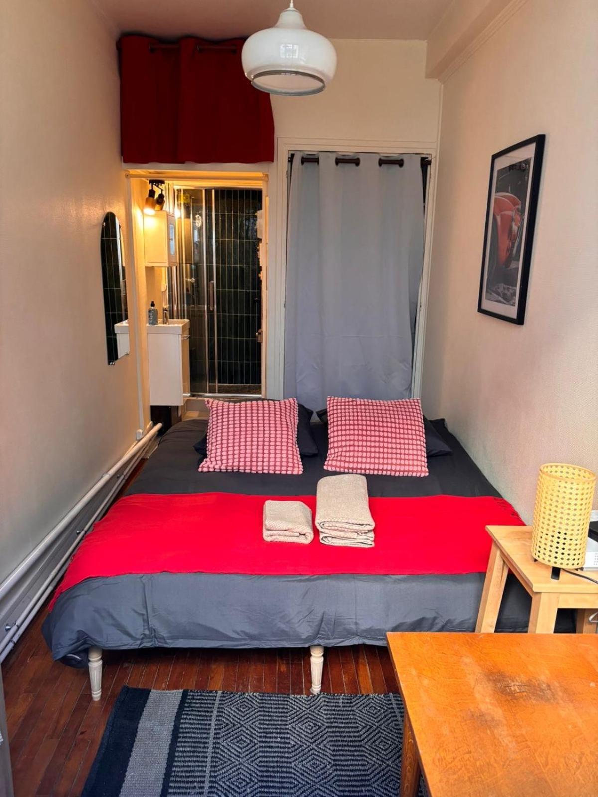 Homestay Charmante Place A Deux Pas De La Tour Eiffel Paris